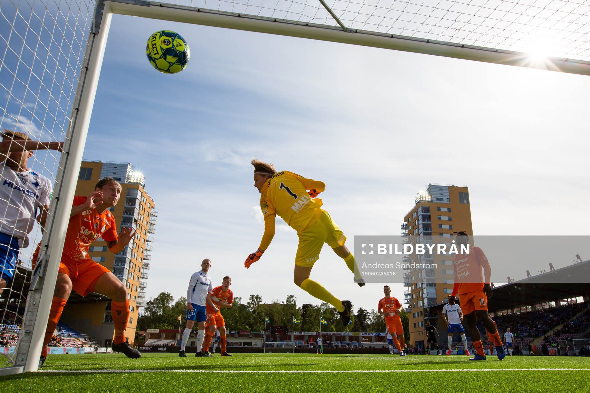 IFK Norrköpings Lars Krogh Gerson (ej i bild) gör 0-2 på