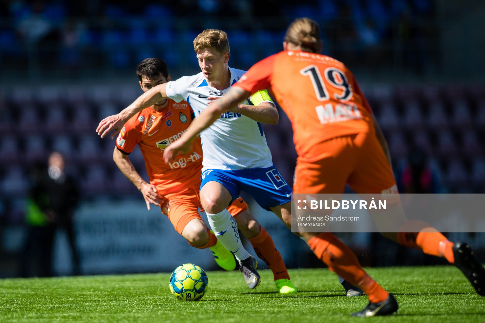 IFK Norrköpings Alexander Fransson tar sig förbi AFC