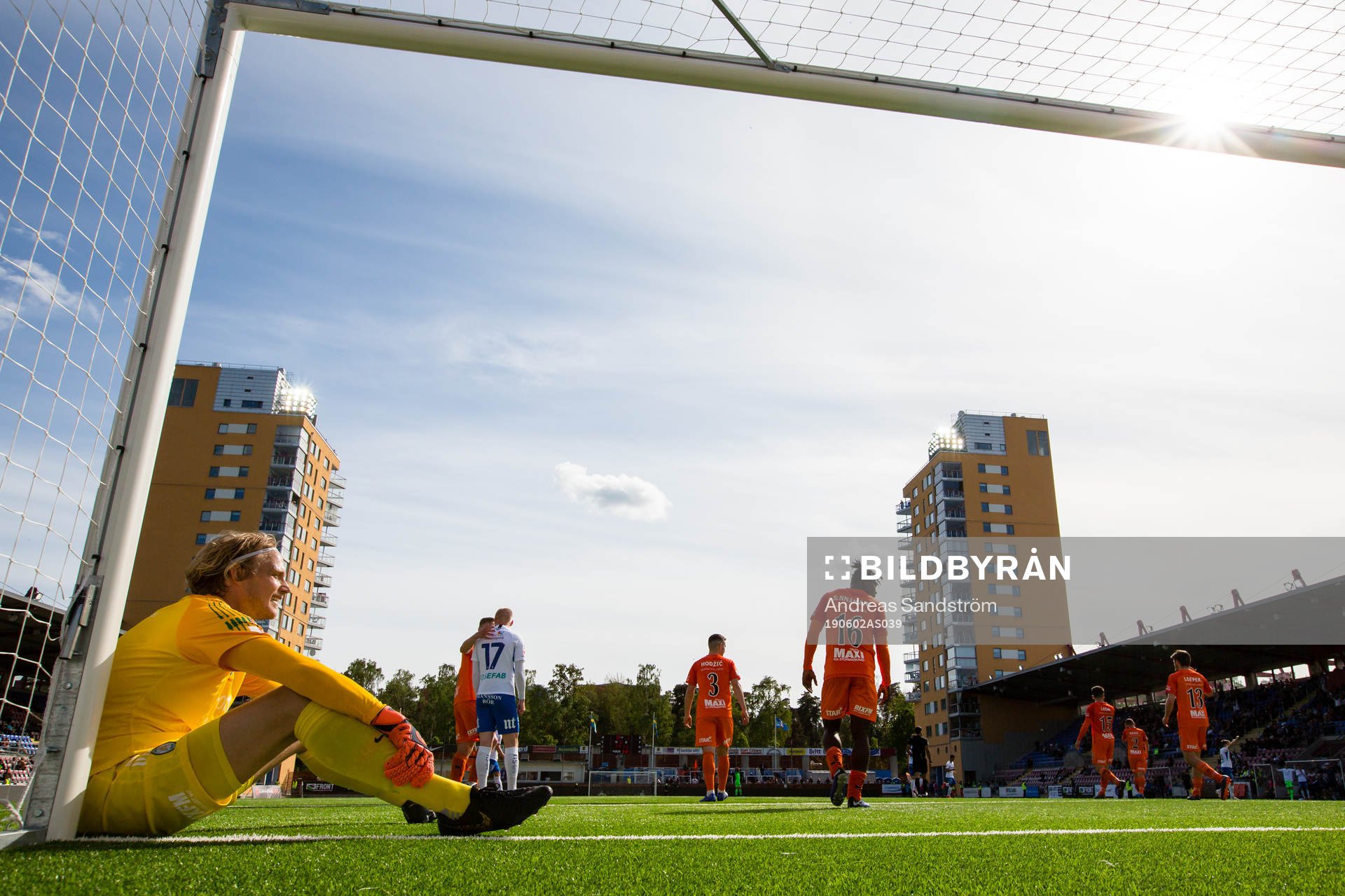 AFC Eskilstunas målvakt Ole Söderberg deppar