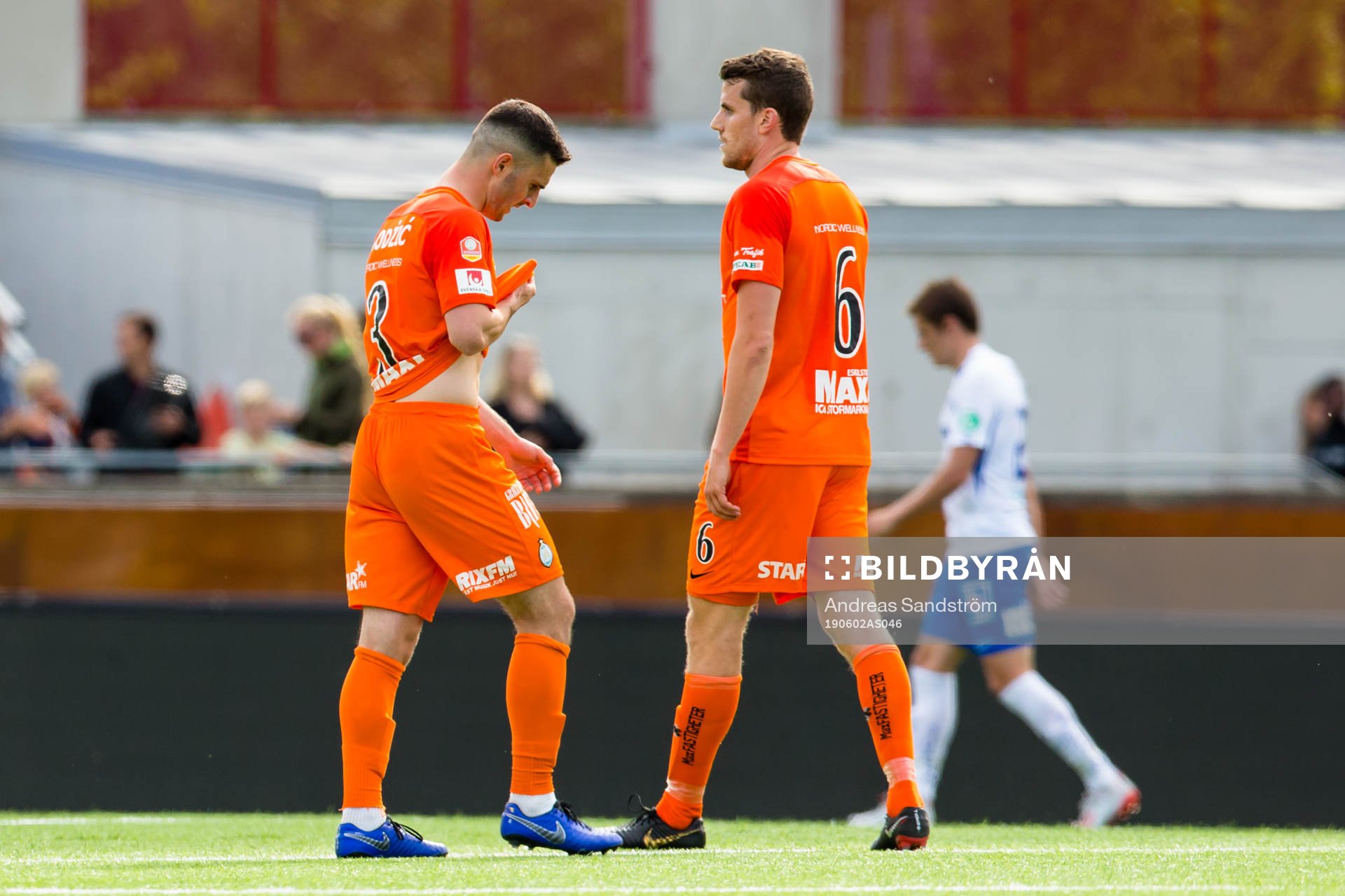 AFC Eskilstunas Kadir Hodzic och Jesper Björkman (h) deppar