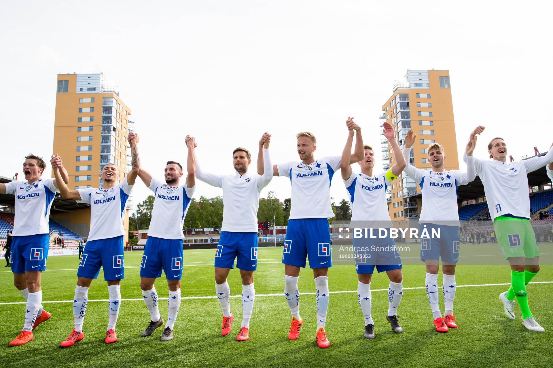 IFK Norrköpings spelare tackar fansen