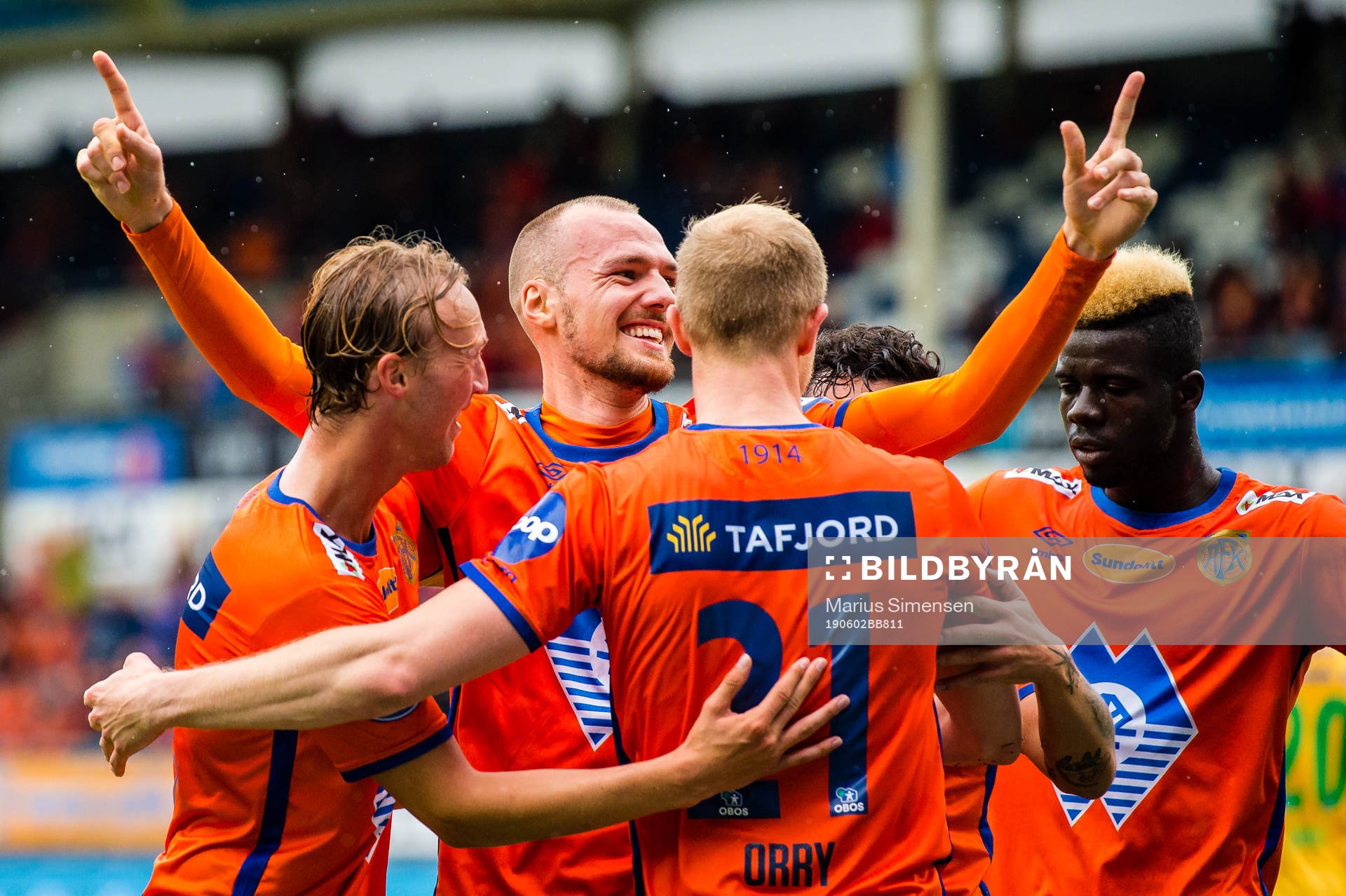Aron Elis Thrandarson of Aalesund celebrates