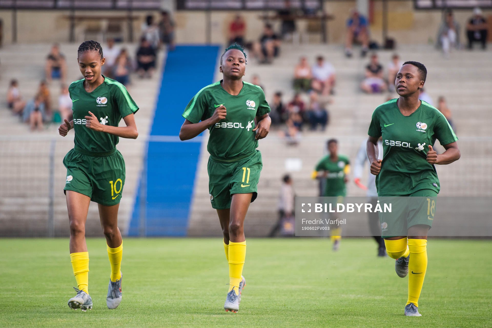 Players Linda Motlhalo, Thembi Kgatlana and Bongeka Gamede