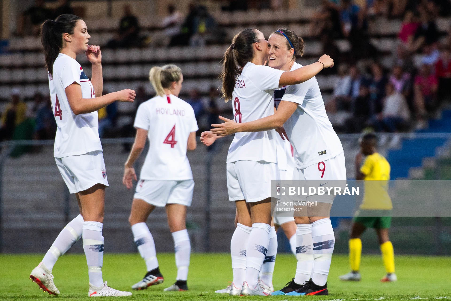 Isabell Lehn Herlovsen celebrates with Vilde Bøe Risa of
