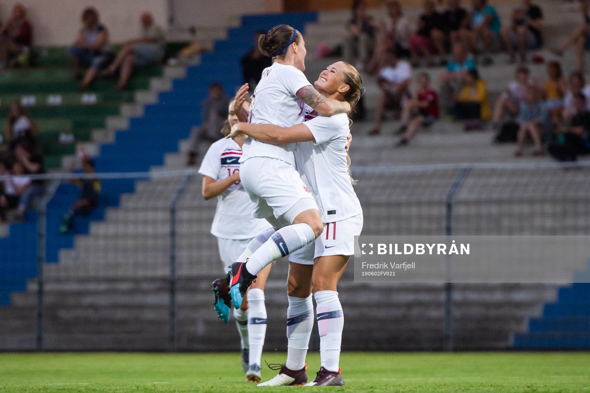 Lisa-Marie Karlseng Utland of Norway celebrate with team