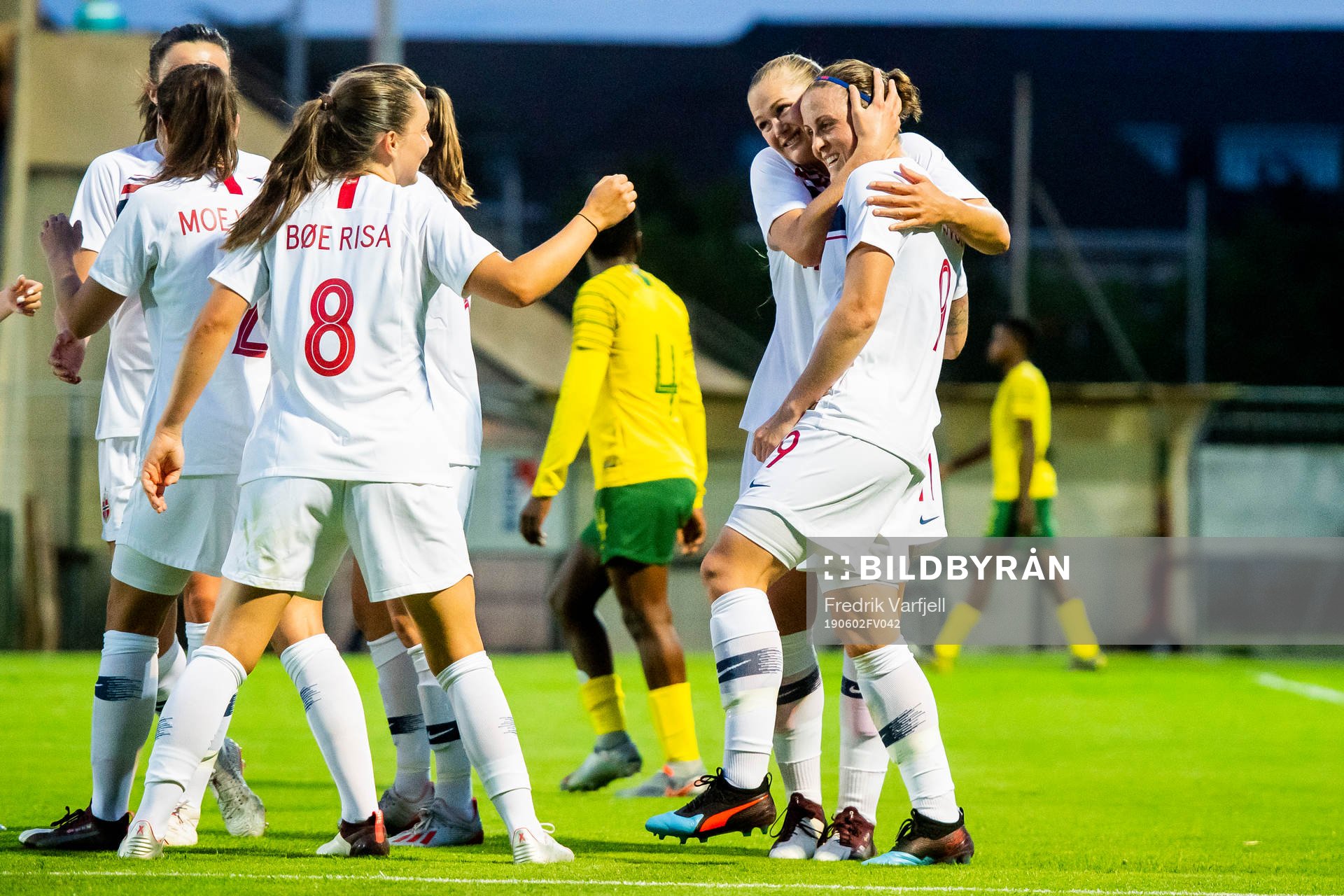 Isabell Lehn Herlovsen celebrates with Vilde Bøe Risa and