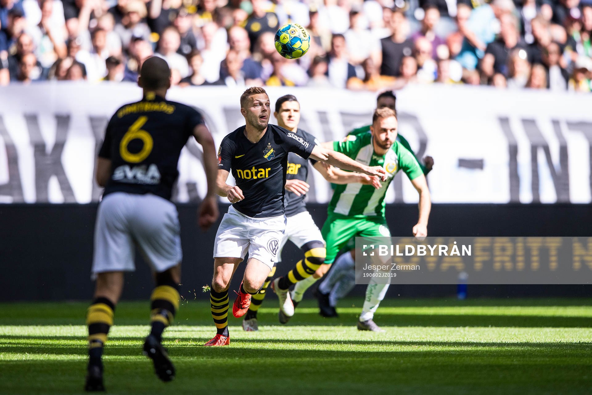 s Sebastian Larsson