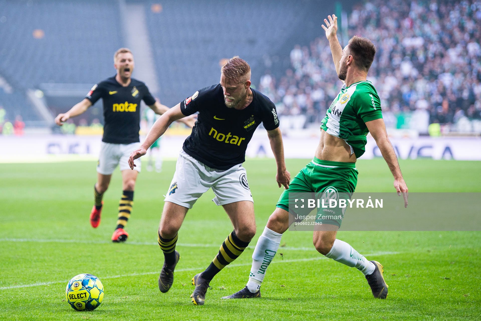 s Daniel Sundgren och Hammarbys Muamer Tankovic