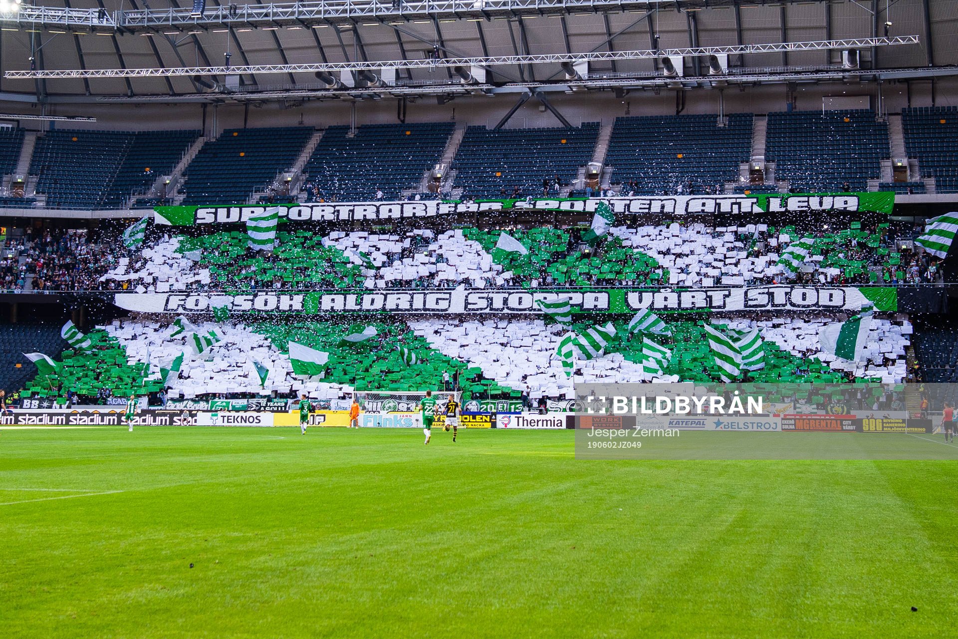 Hammarbys supportrar med ett tifo