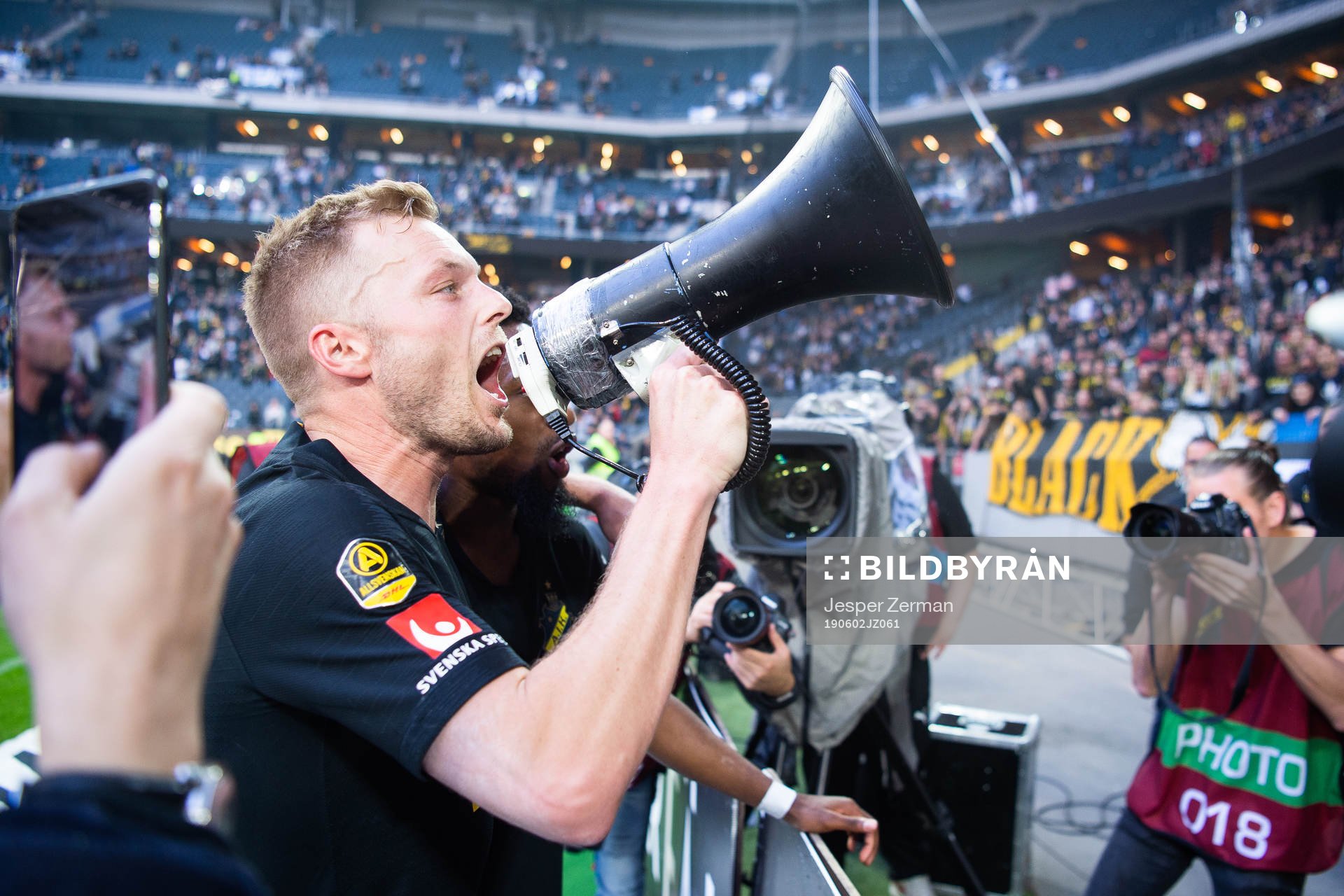 s Sebastian Larsson jublar