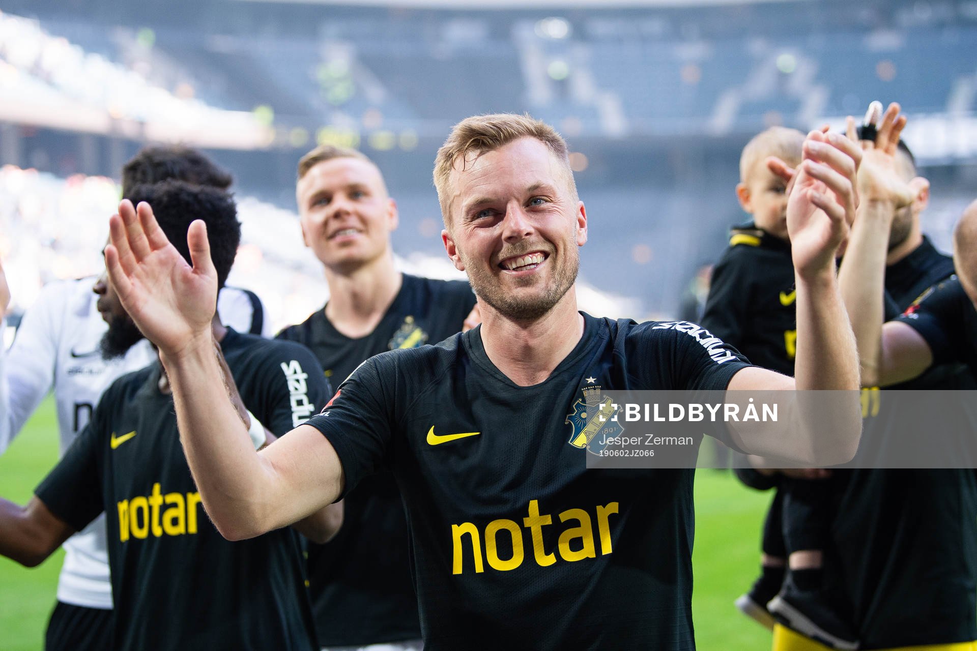 s Sebastian Larsson jublar