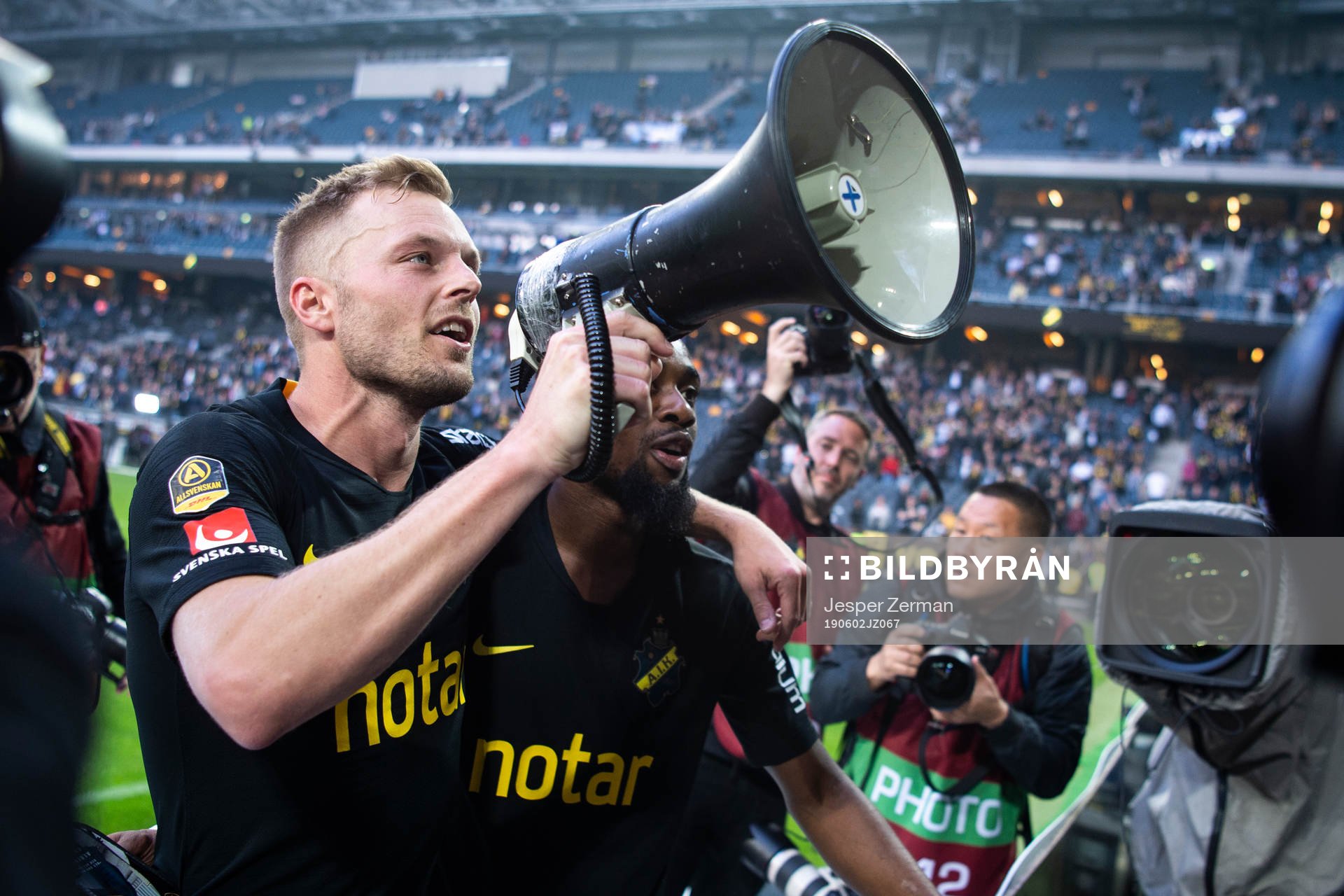 s Sebastian Larsson jublar