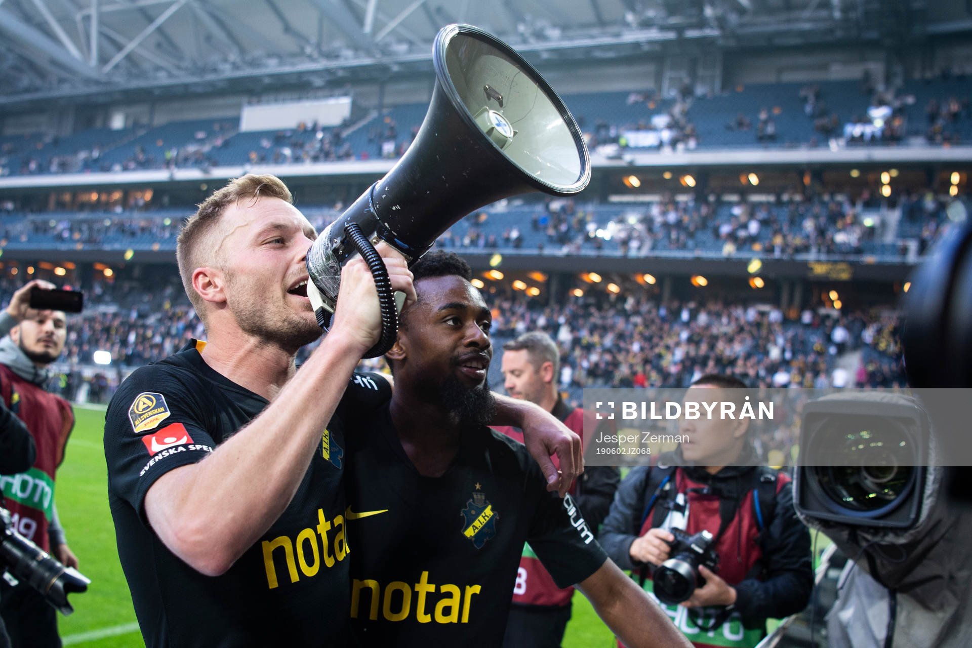 s Sebastian Larsson jublar