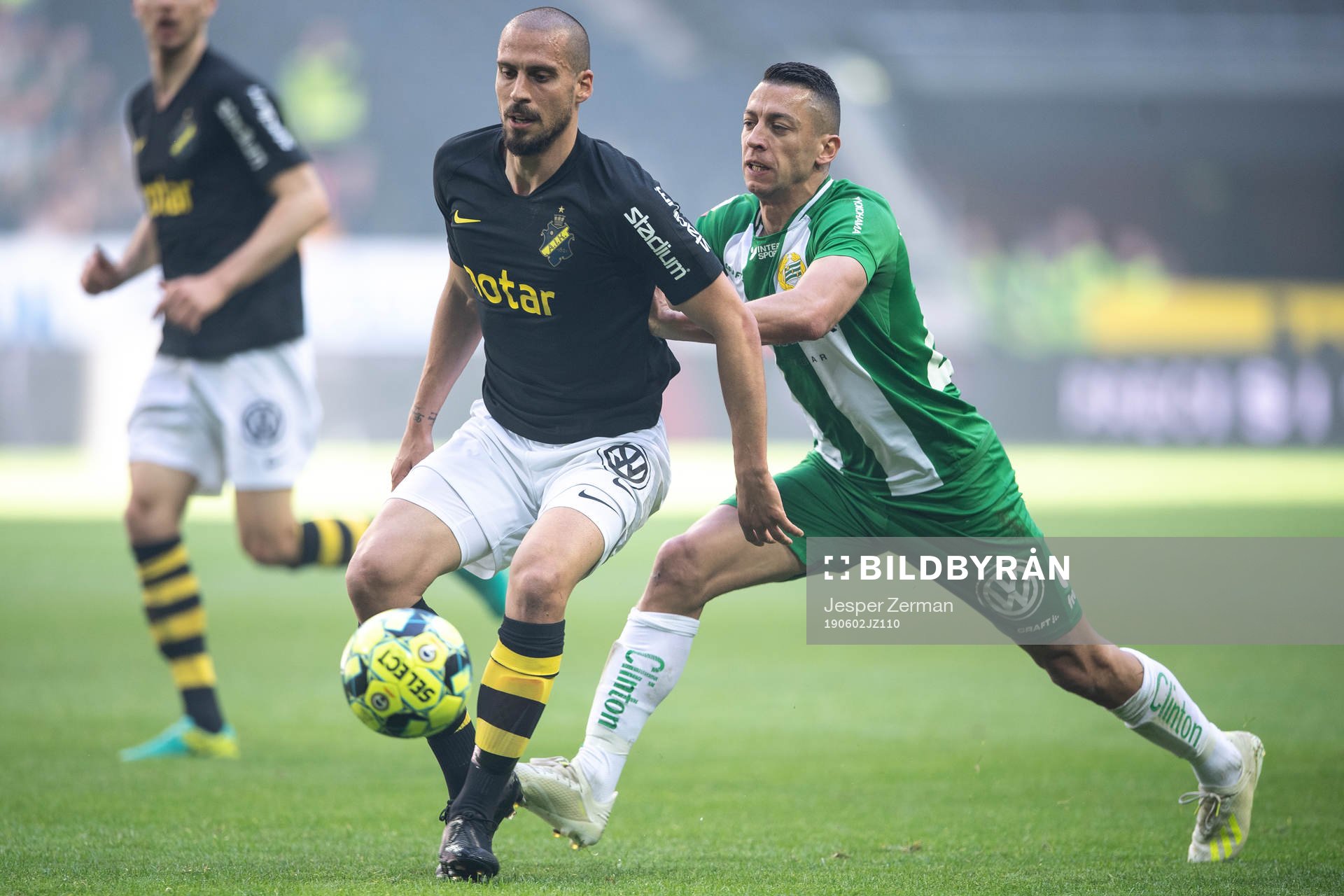 s Panajotis Dimitriadis och Hammarbys Nikola Djurdjic