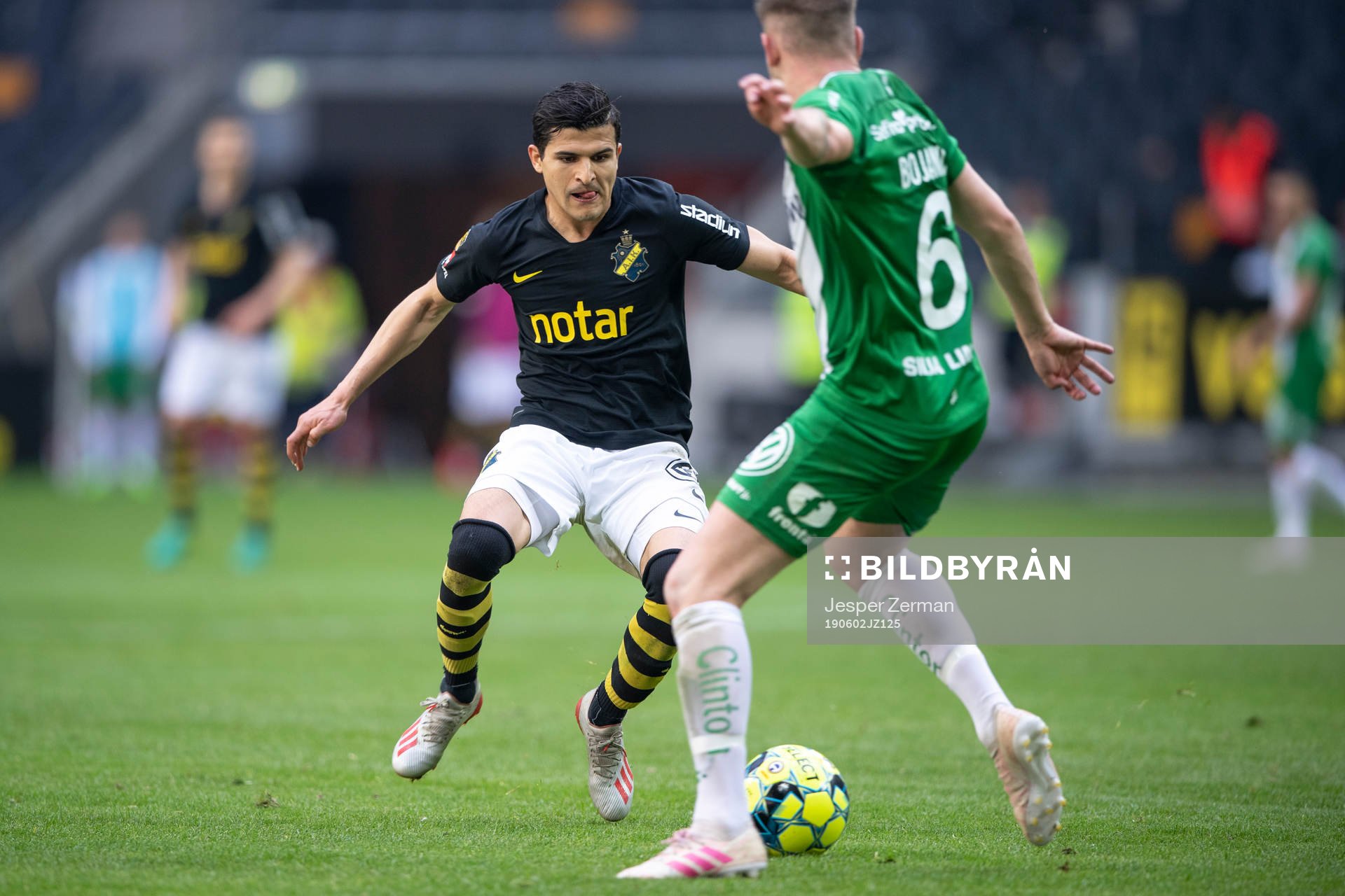 s Tarik Elyounoussi och Hammarbys Darijan Bojanic