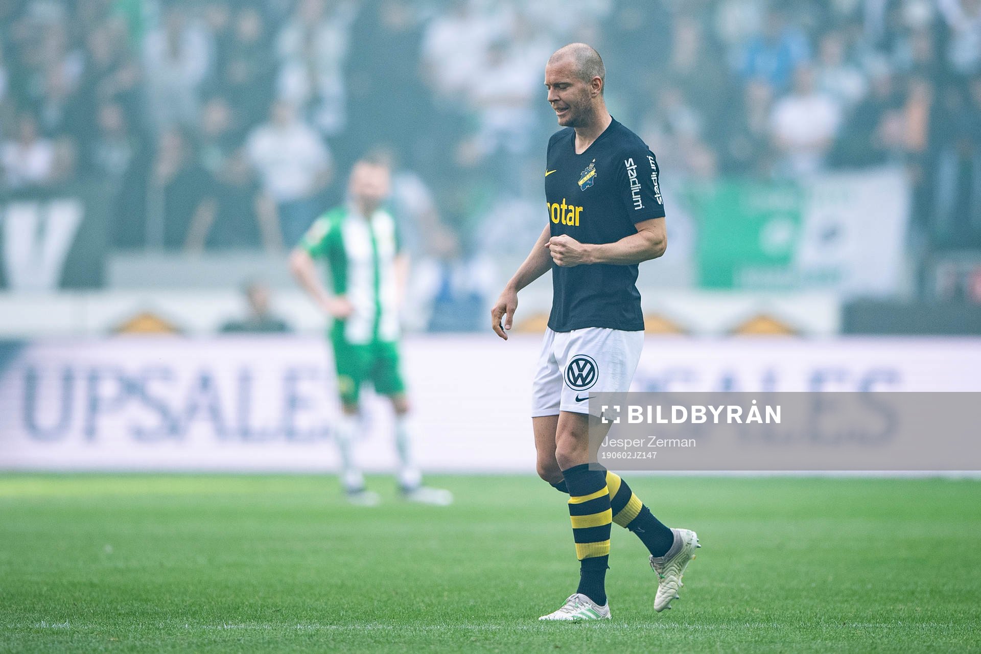 s Per Karlsson jublar