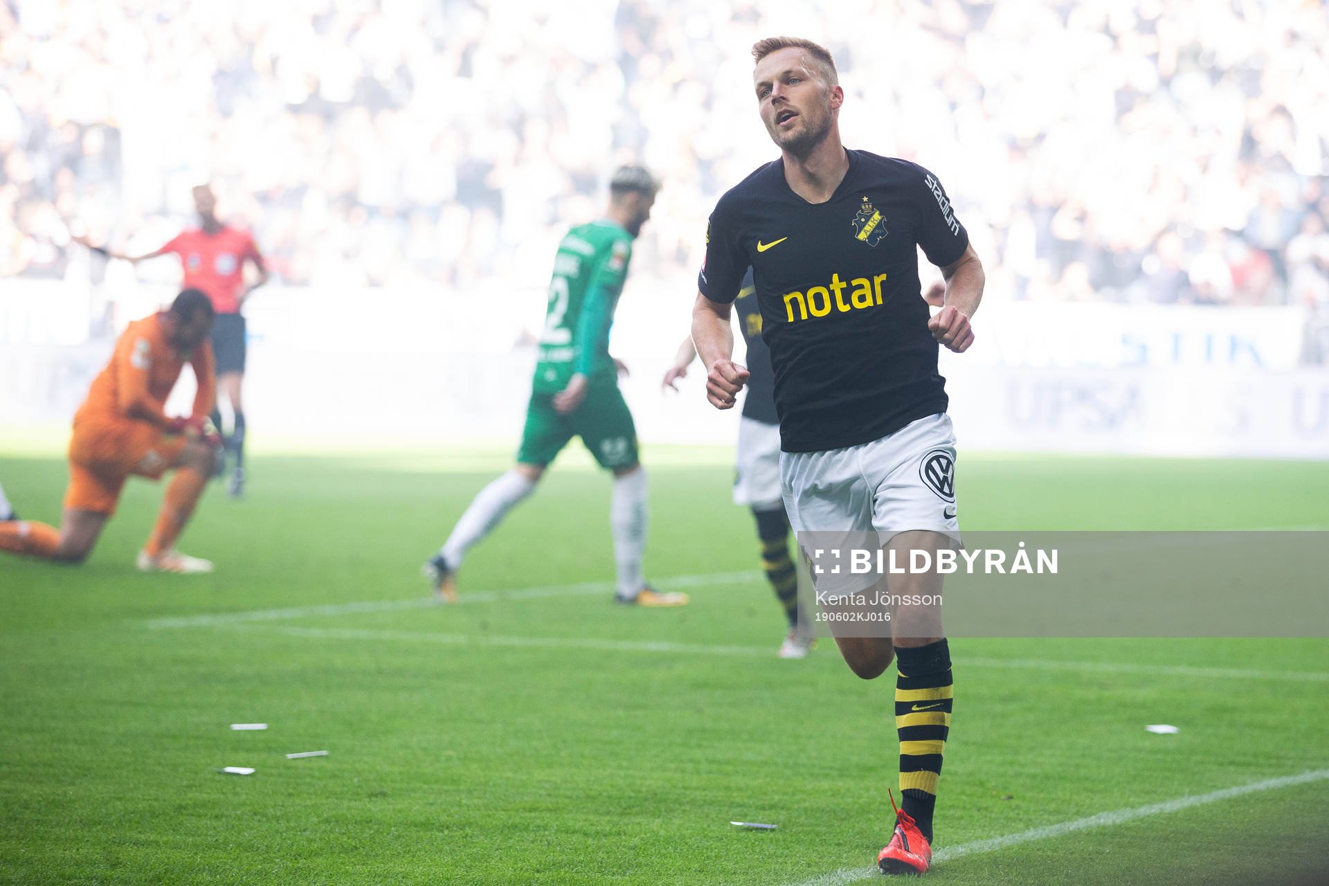 s Sebastian Larsson jublar