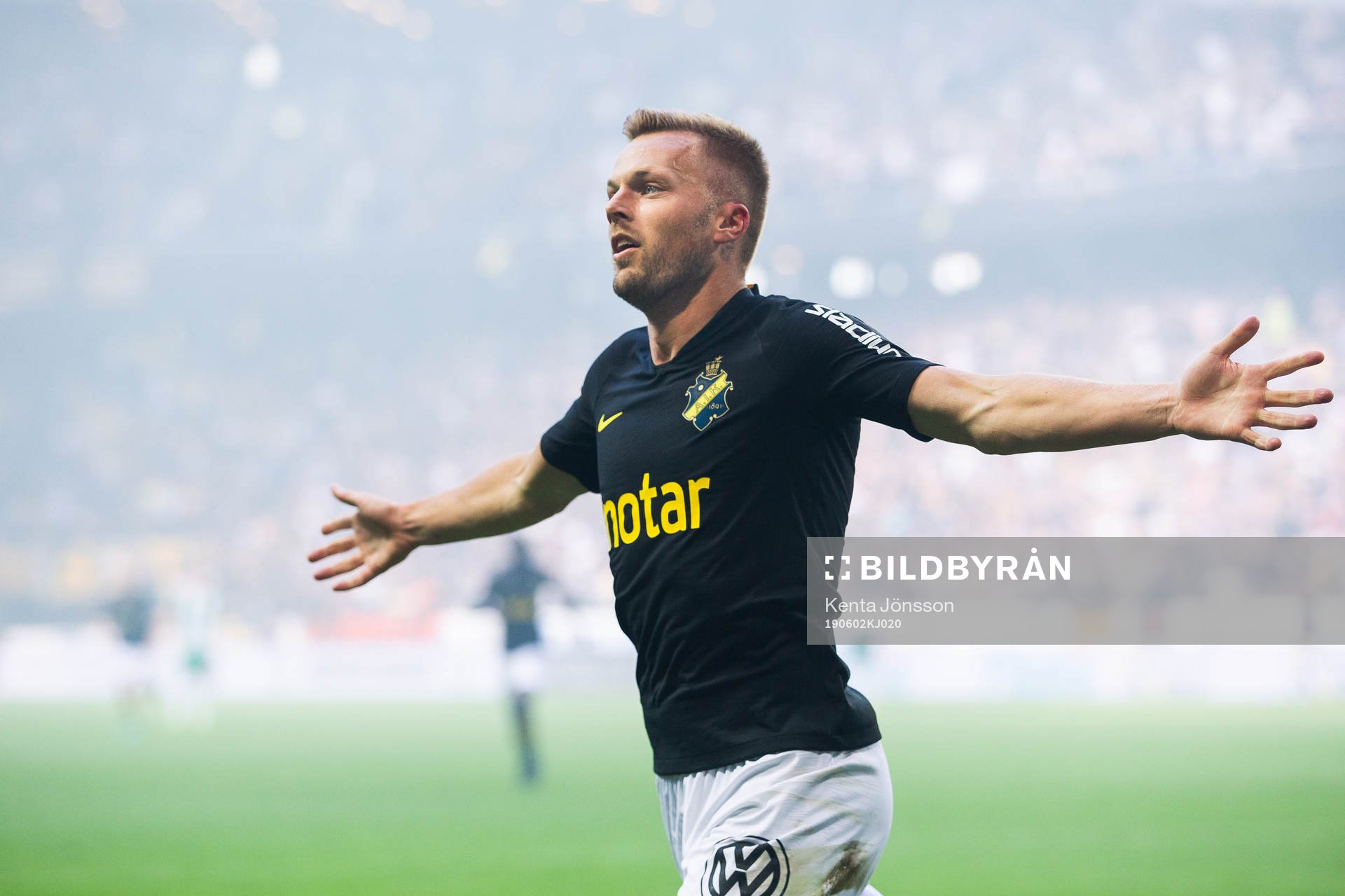 s Sebastian Larsson jublar