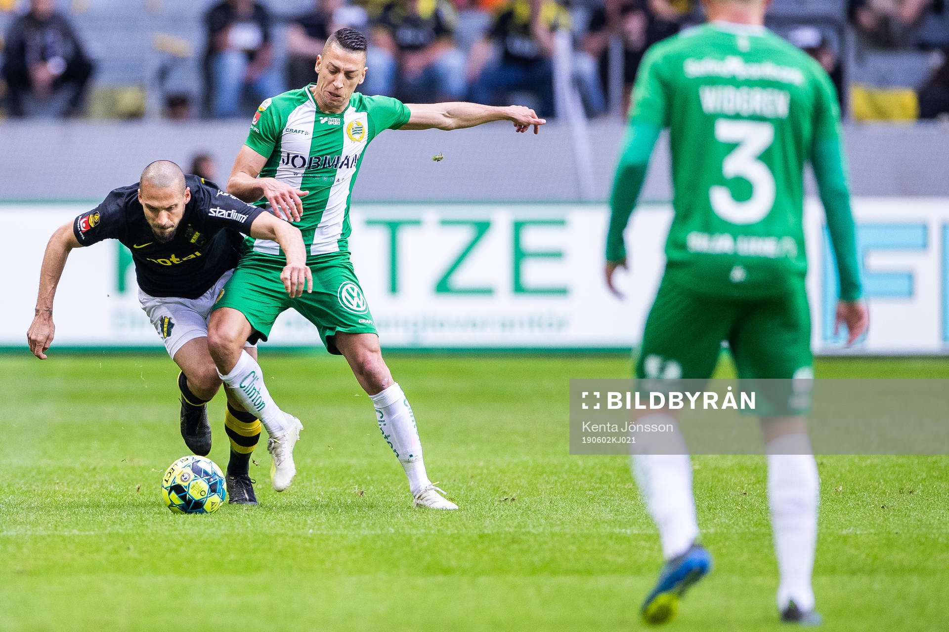 s Panajotis Dimitriadis och Hammarbys Nikola Djurdjic i