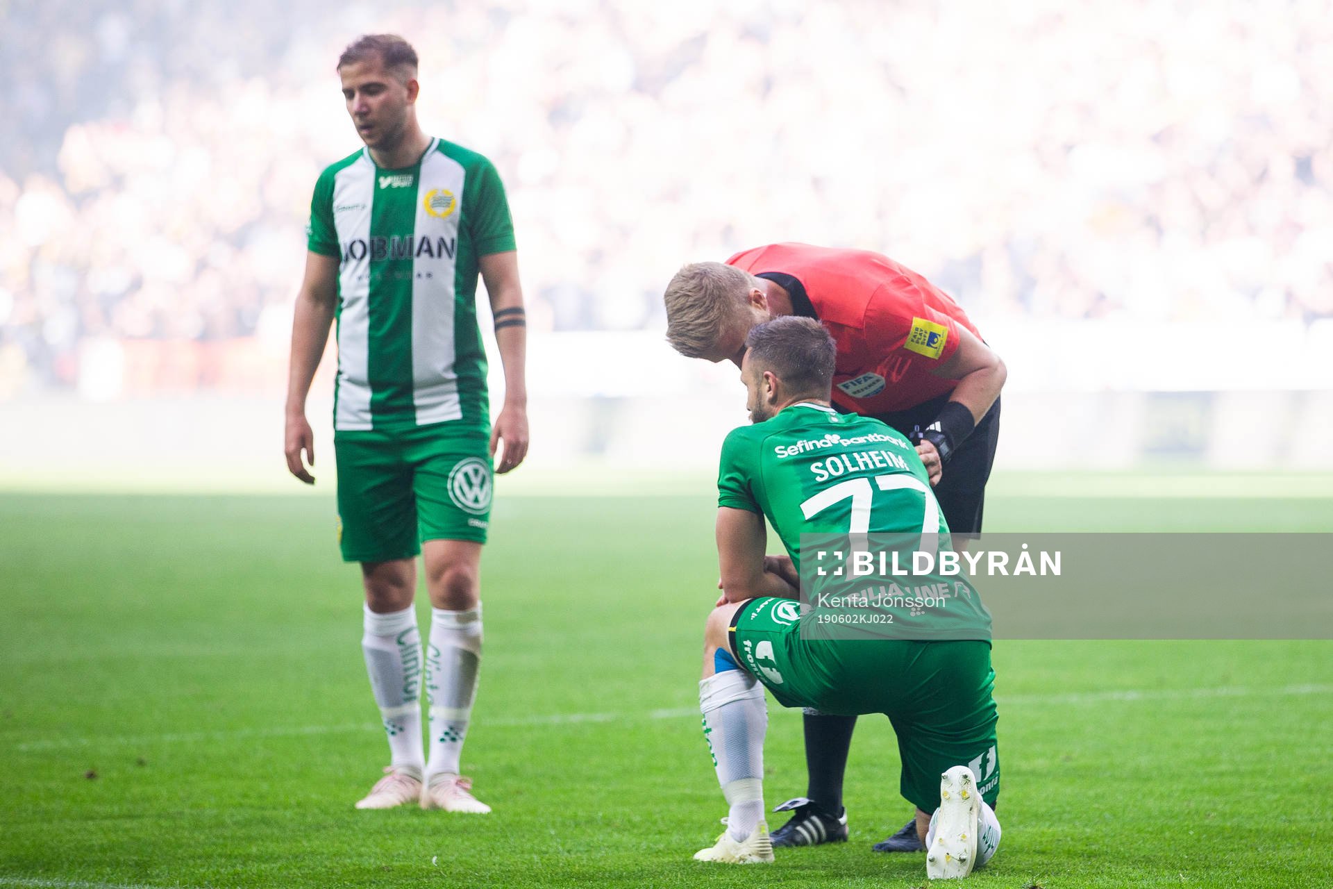 Hammarbys Mats Solheim lämnar plan på grund av skada