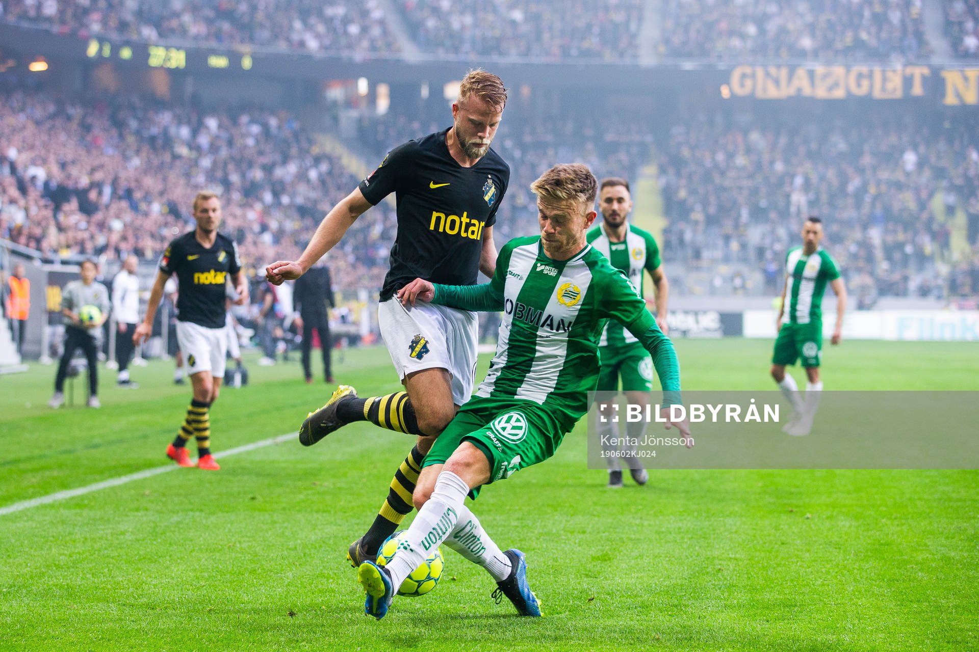 s Daniel Sundgren och Hammarbys Dennis Widgren