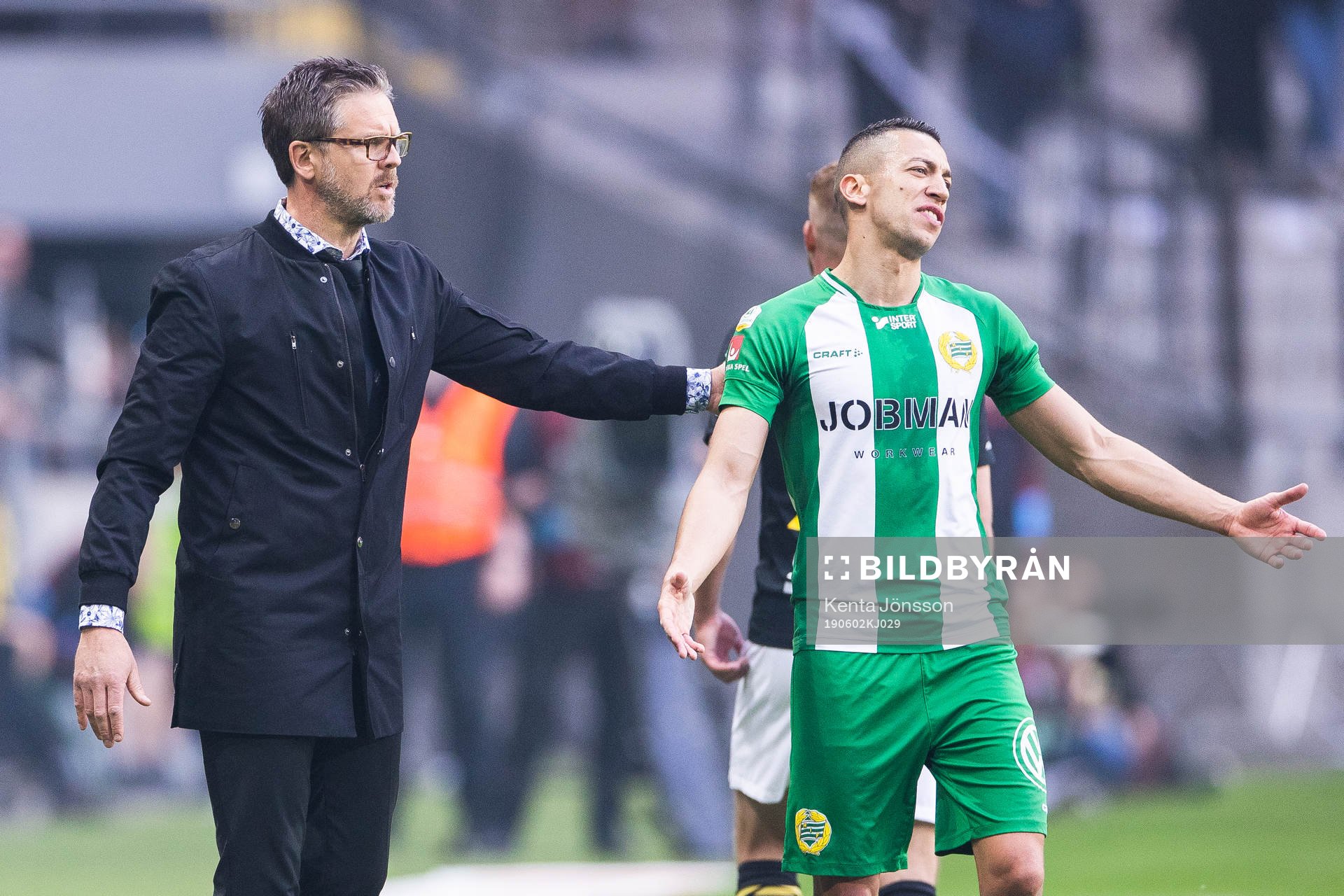 s tränare Rikard Norling i diskussion med Hammarbys Nikola