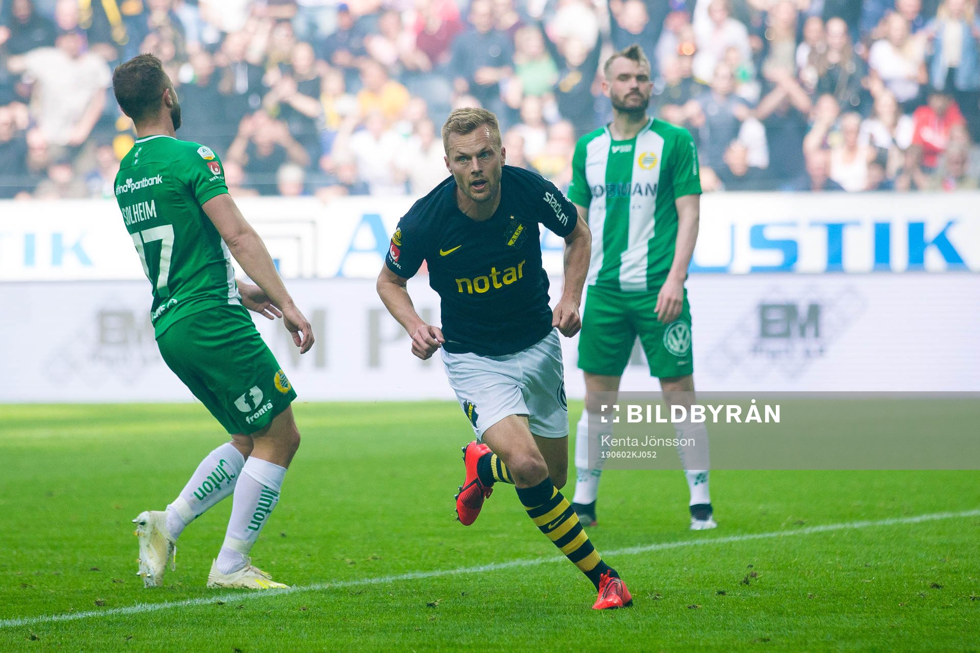s Sebastian Larsson jublar