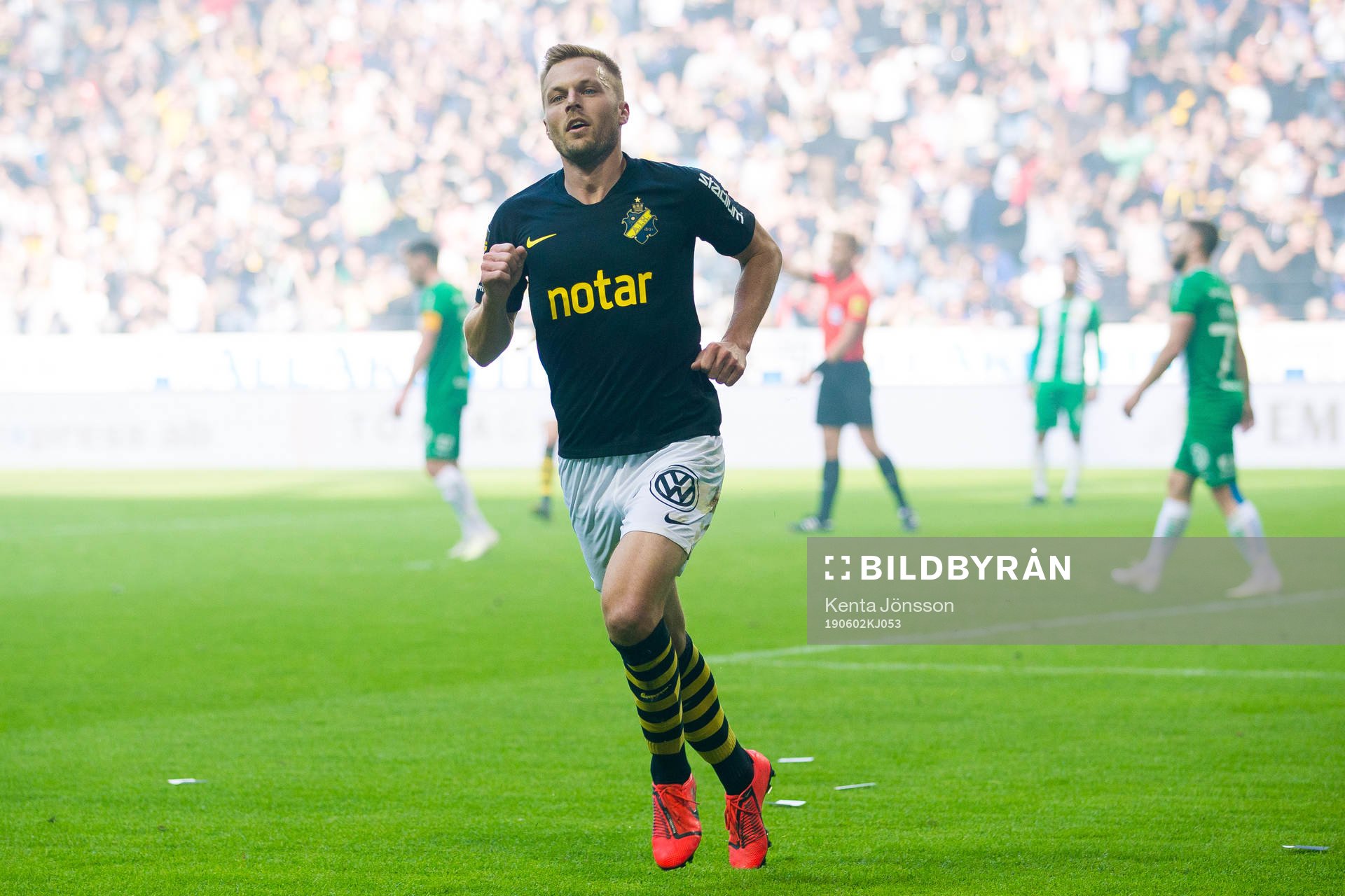 s Sebastian Larsson jublar