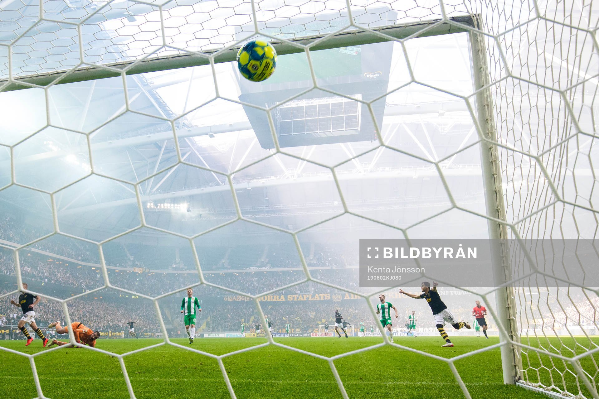 s Sebastian Larsson gör 1-0