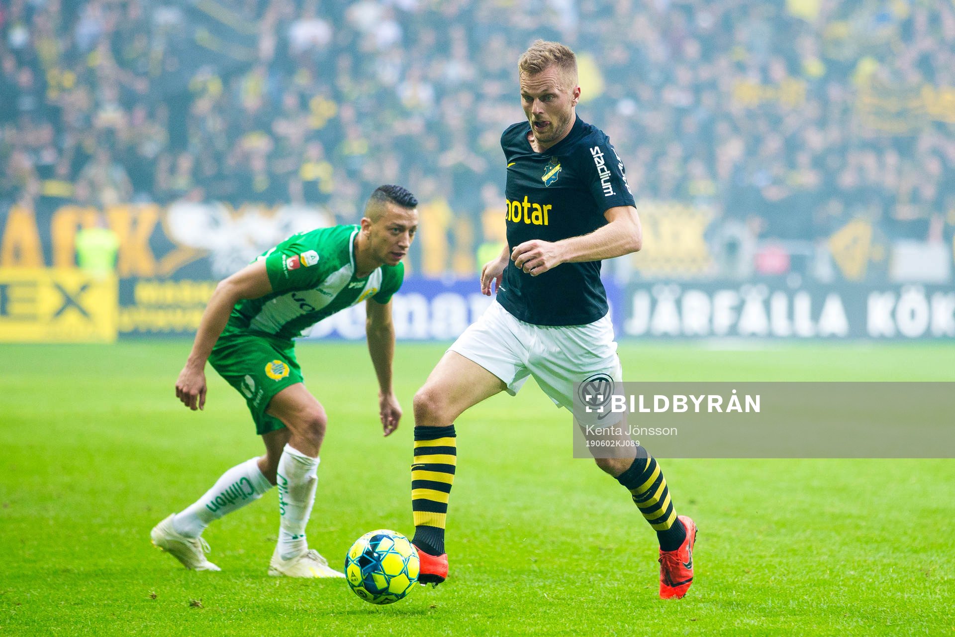 s Sebastian Larsson och Hammarbys Nikola Djurdjic
