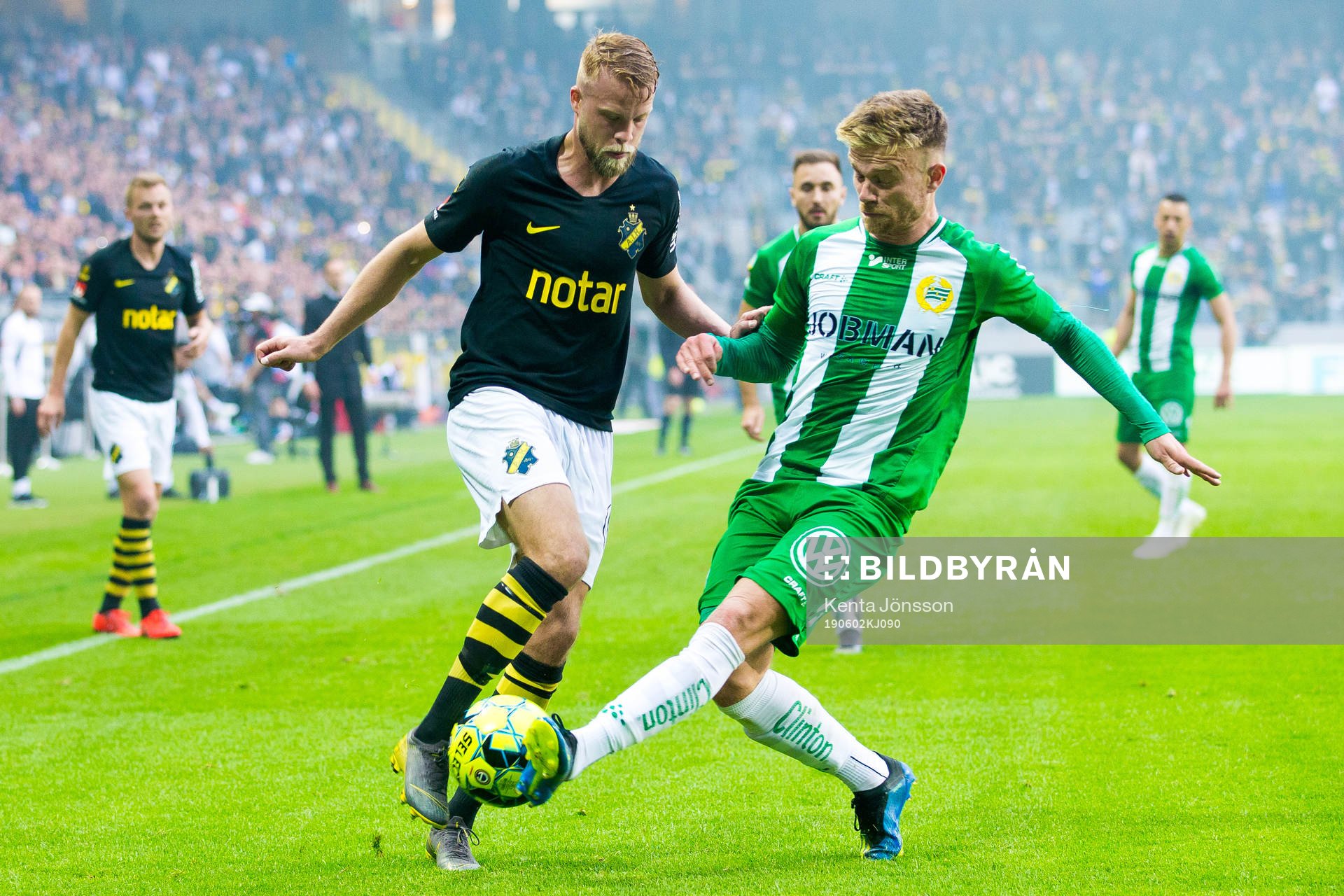 s Daniel Sundgren och Hammarbys Dennis Widgren
