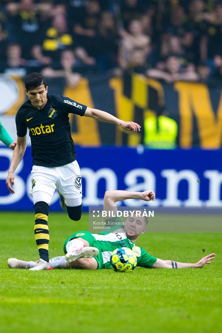 s Tarik Elyounoussi och Hammarbys Darijan Bojanic