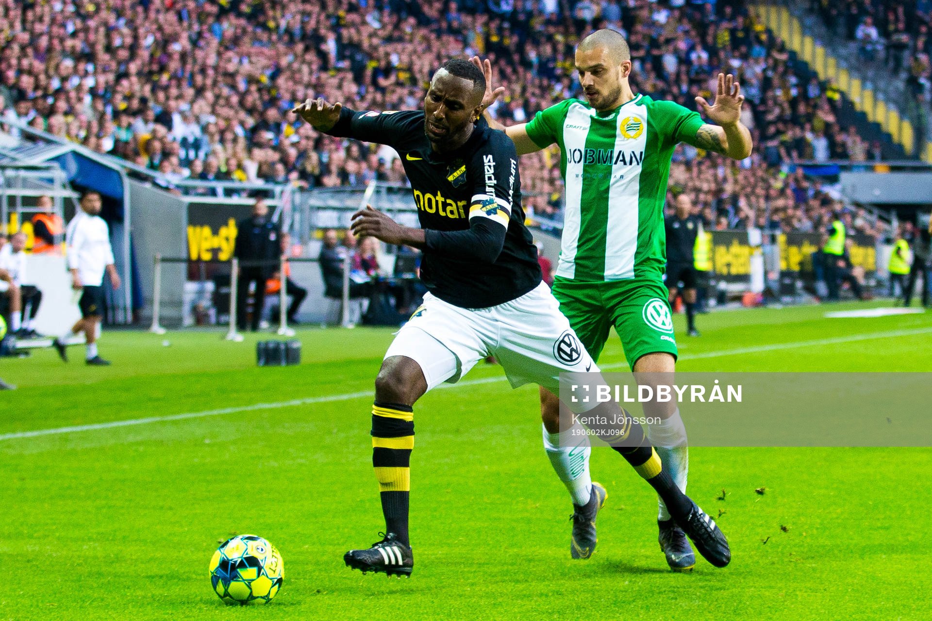 s Henok Goitom  och Hammarbys Vladimir Rodic