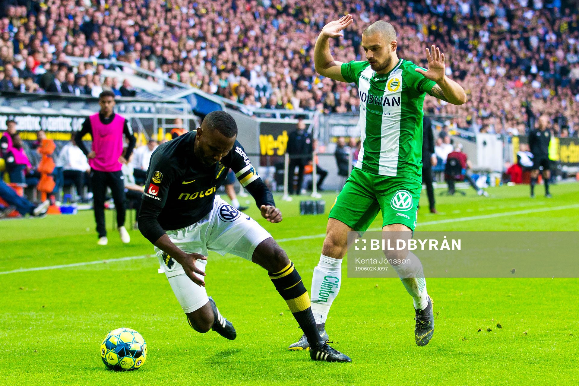 s Henok Goitom  och Hammarbys Vladimir Rodic