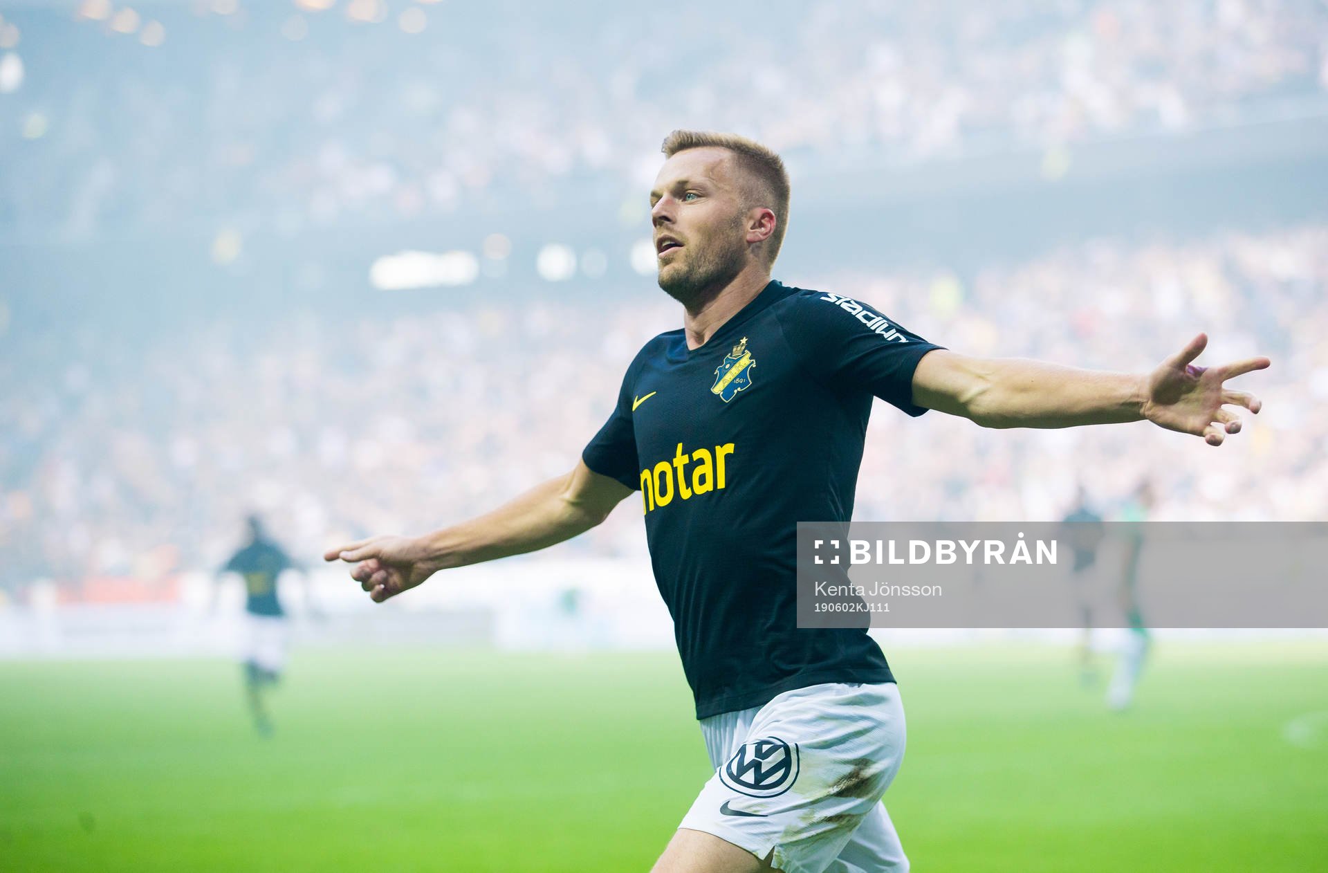 s Sebastian Larsson jublar