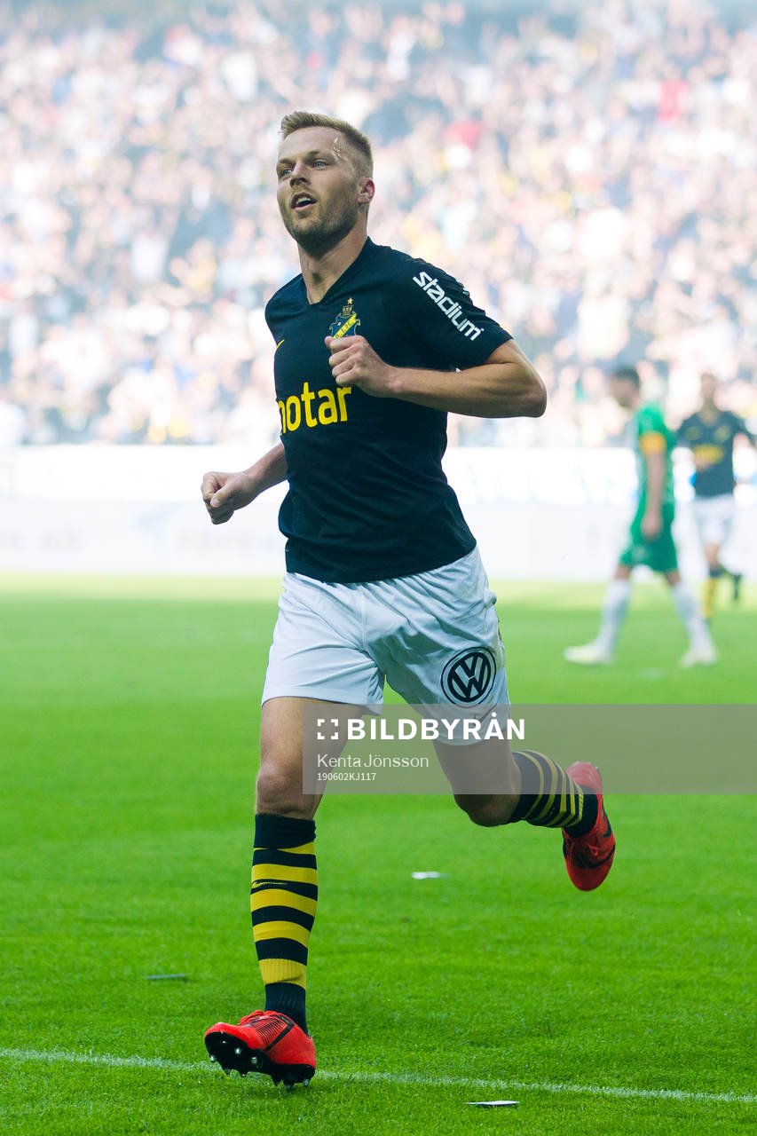 s Sebastian Larsson jublar