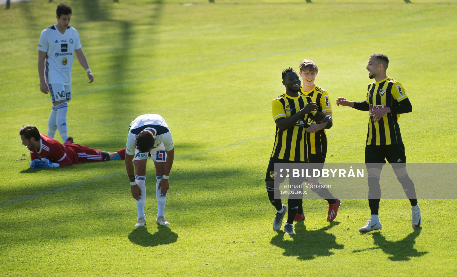 IFK Hässleholms Mike Andrew jublar i matchen i division 2 mellan IFK Hässleholm och Husqvarna i Hässleholm 2 juni 2019.  