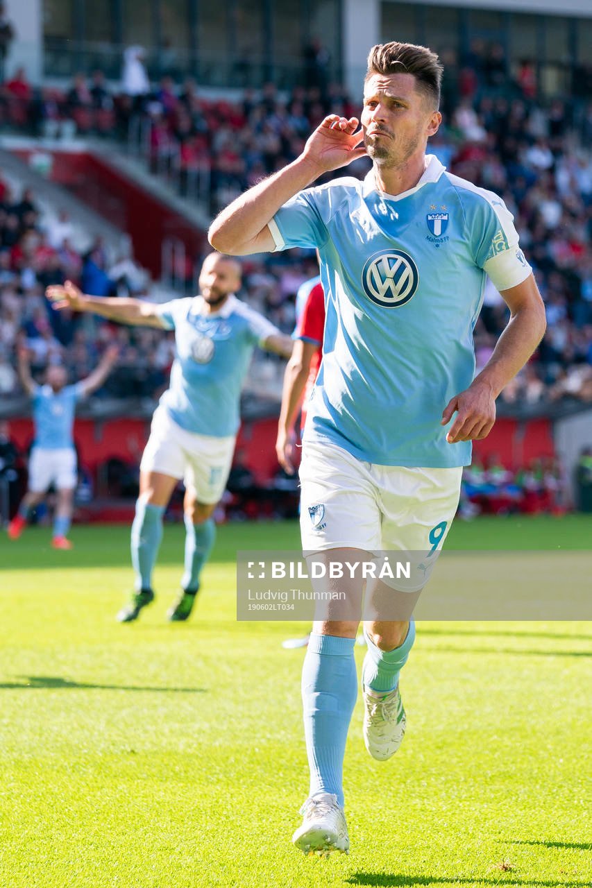 2 Malmö FFs Markus Rosenberg jublar