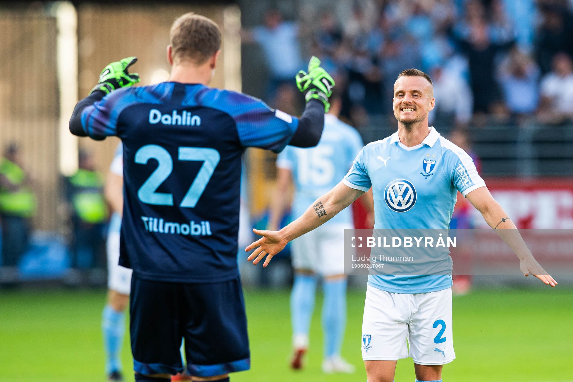 2 Malmö FFs Eric Larsson och målvakt Johan Dahlin jublar