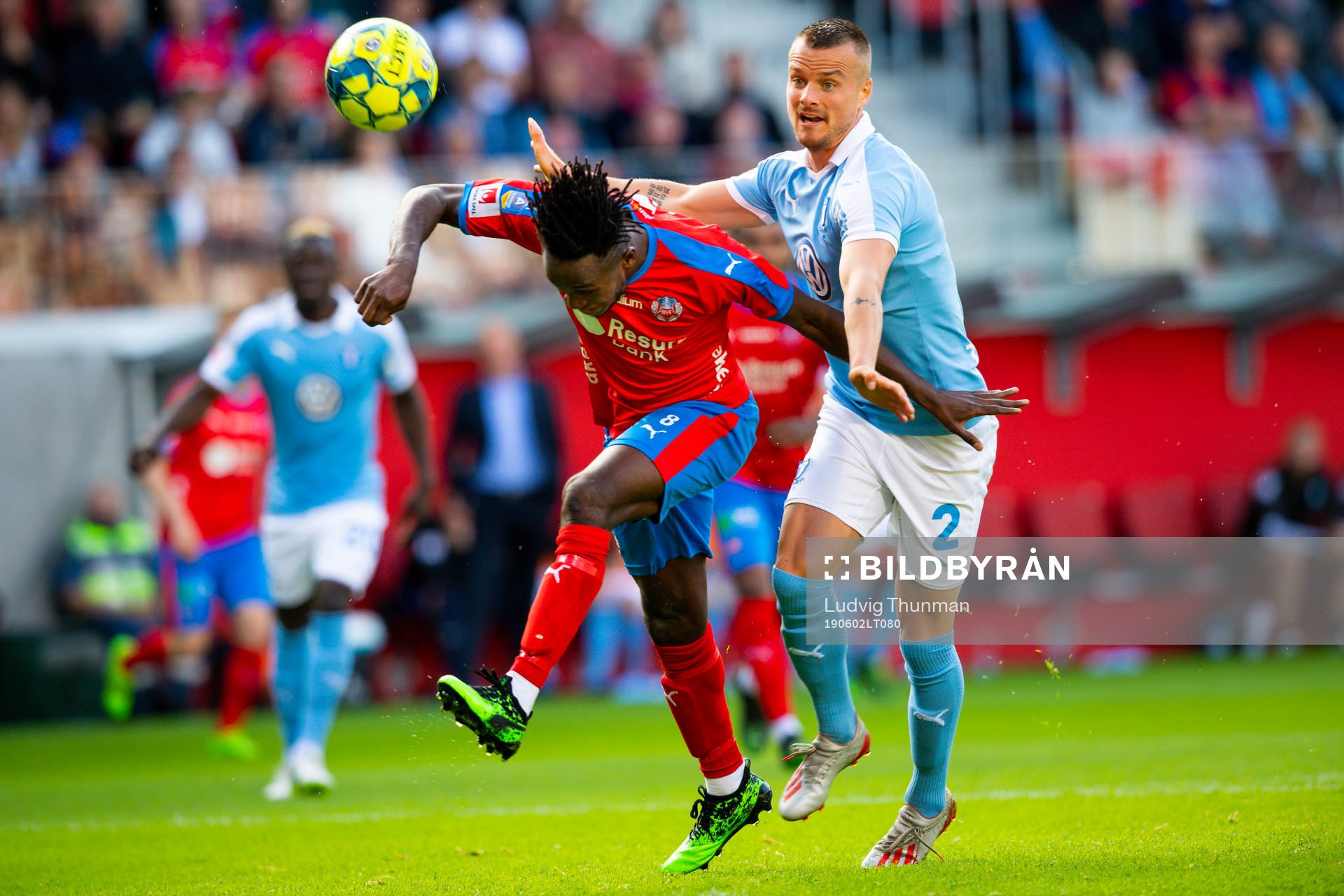 2 Helsingborgs Mamudu Moro och Malmö FFs Eric Larsson