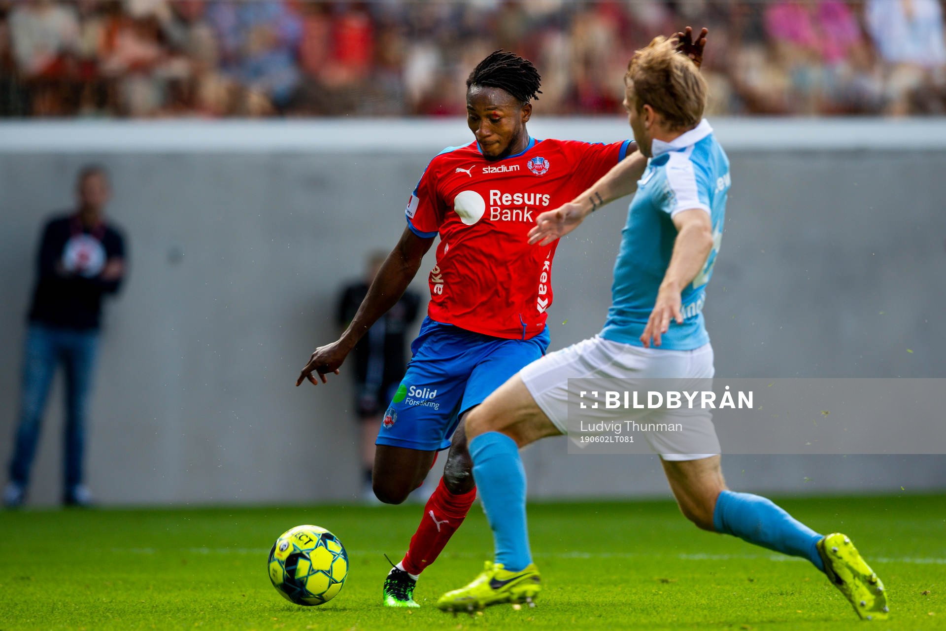 2 Helsingborgs Mamudu Moro och Malmö FFs Oscar Lewicki