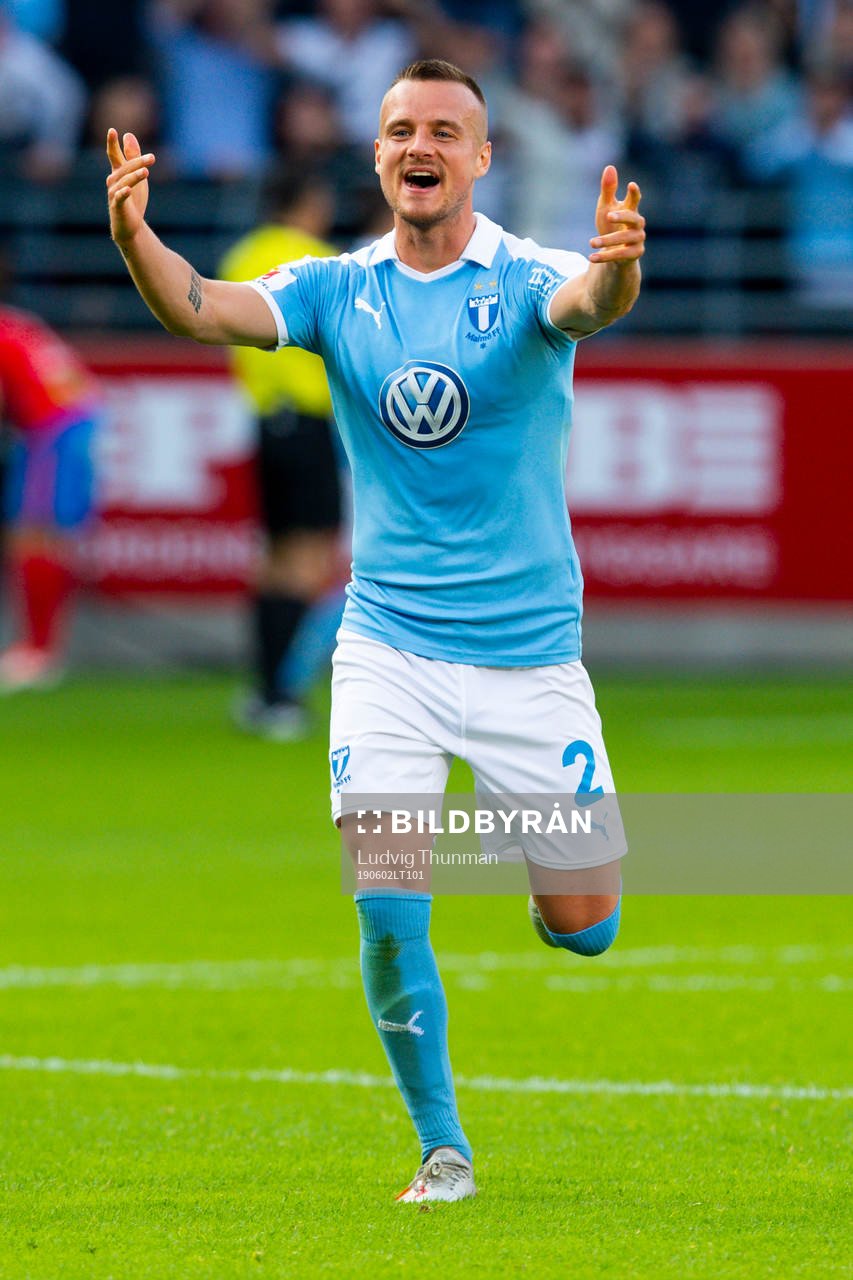 2 Malmö FFs Eric Larsson jublar