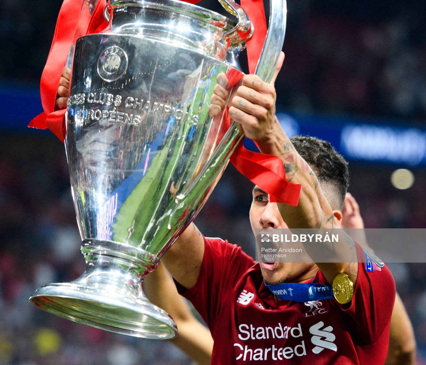 Roberto Firmino of Liverpool celebrates with the throphy