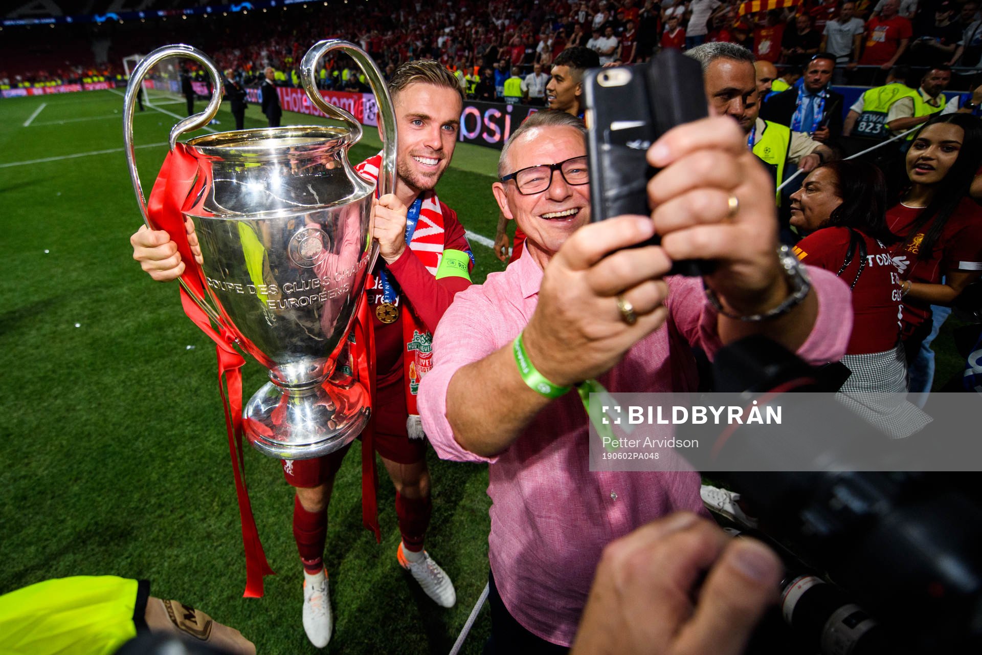 Jordan Henderson of Liverpool celebrate with the trophy