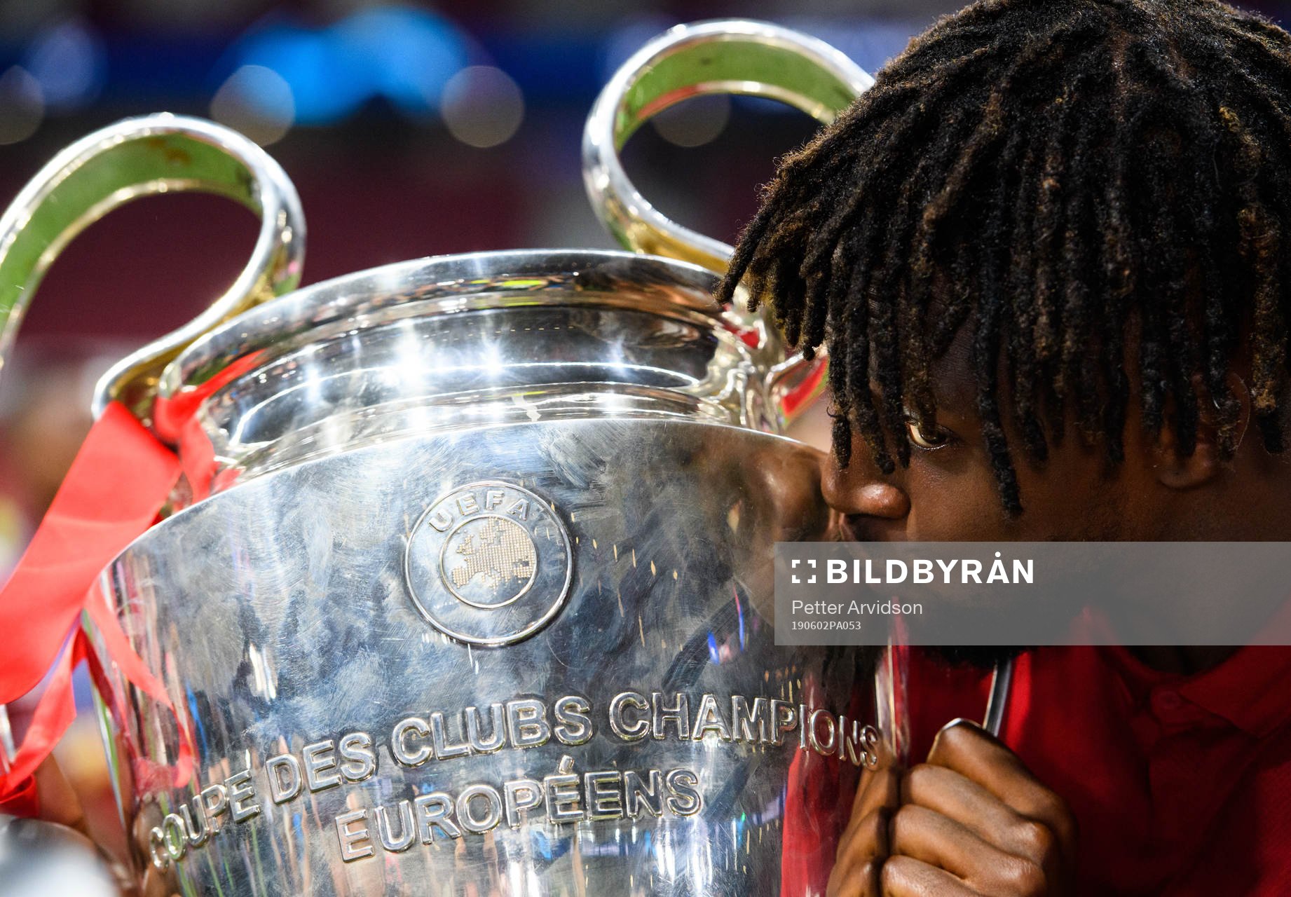 Divock Origi of Liverpool celebrate with the trophy