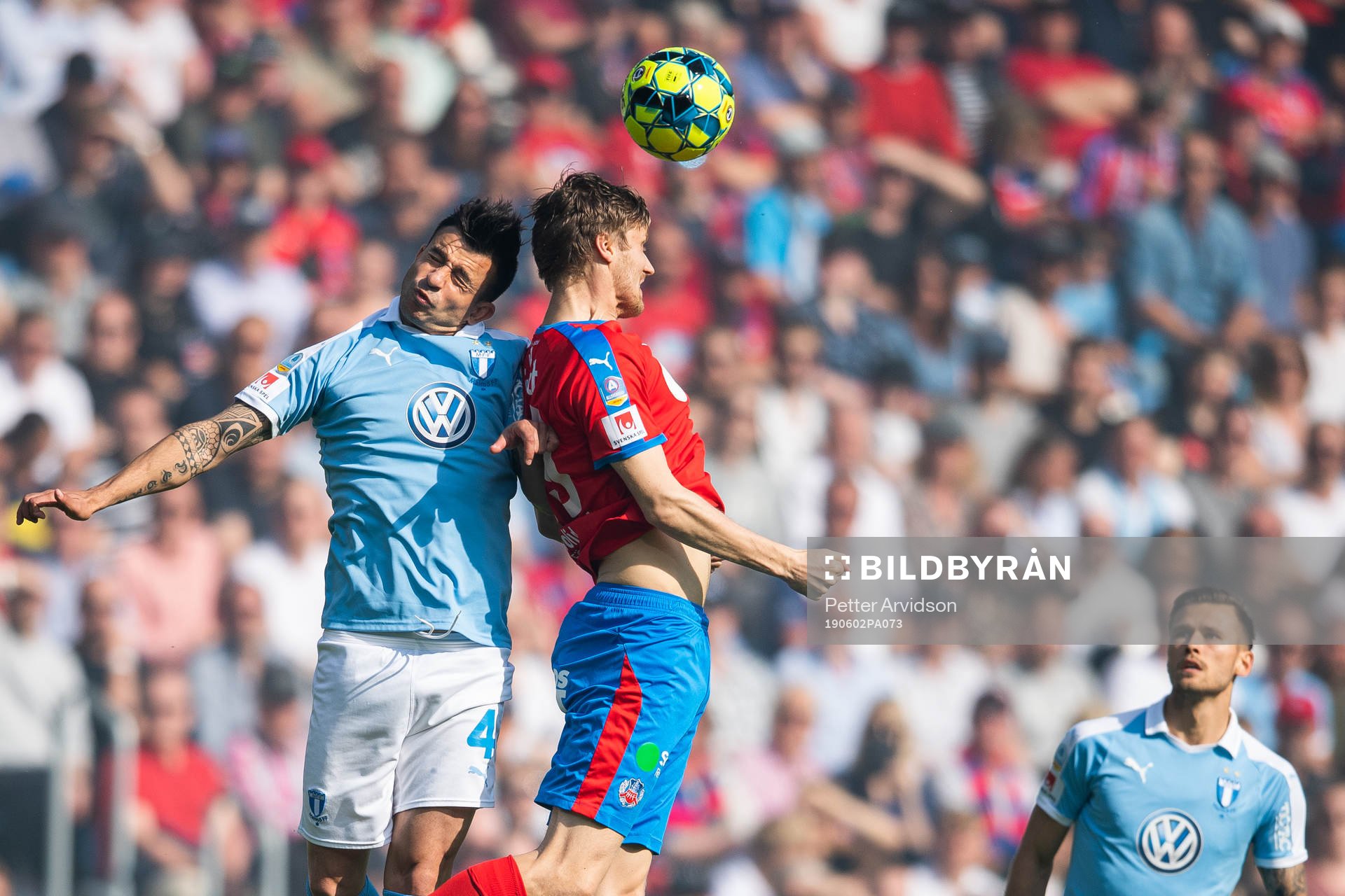 2 Malmö FFs Behrang Safari och Helsingborgs Andri Runar