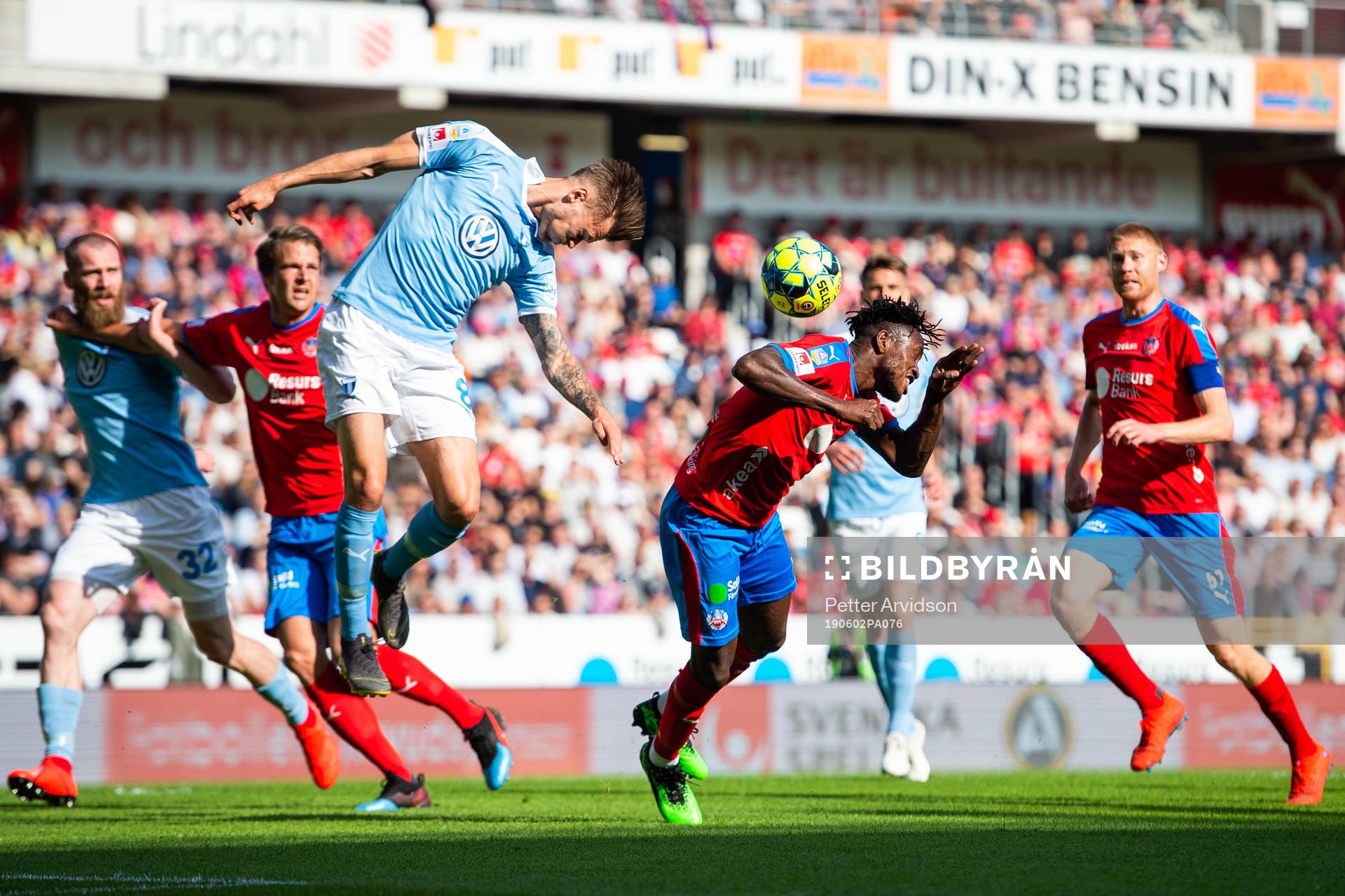 2 Malmö FFs Arnór Traustason och Helsingborgs Mamudu Moro