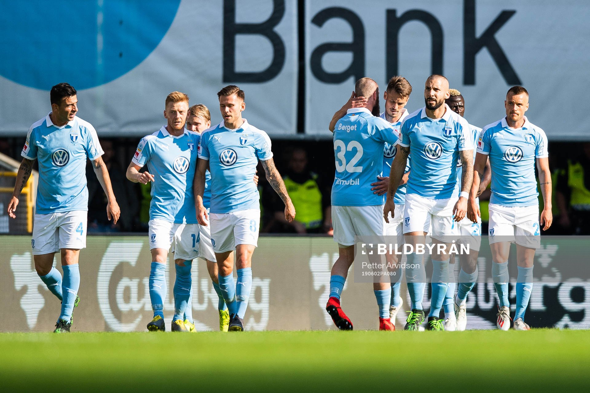 2 Malmö FFs Markus Rosenberg jublar med lagkamrater