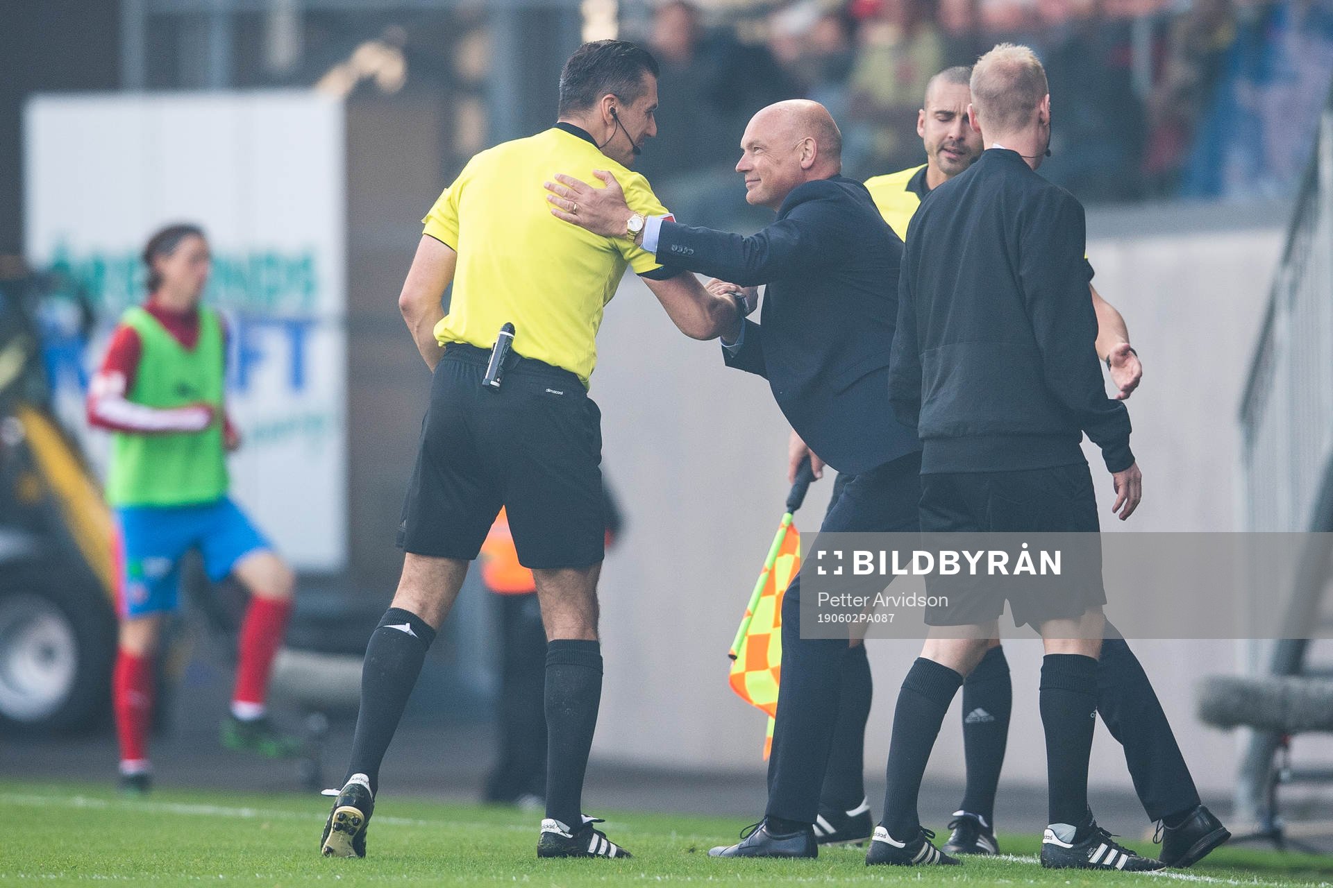2 Malmö FFs tränare Uwe Rösler får en tillsägelse av