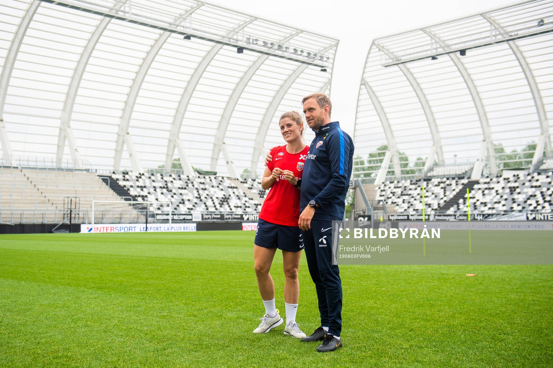 Maren Nævdal Mjelde of Norway and Martin Sjögren, head